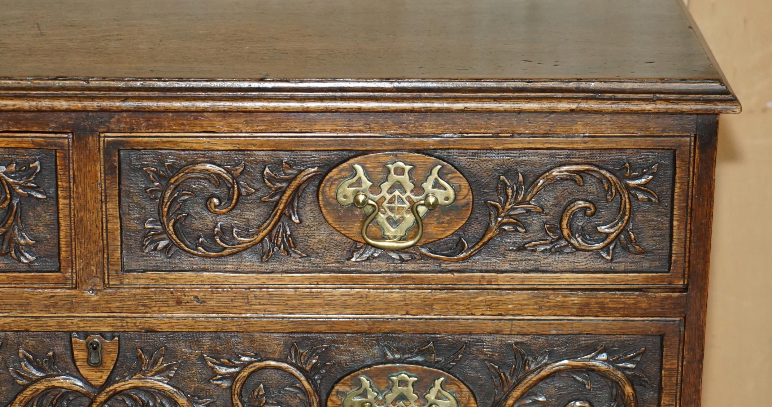 Hand-Crafted SUPER DECORATIVE ANTIQUE VICTORIAN ENGLISH OAK HEAVILY CARVED CHEST OF DRAWERs For Sale