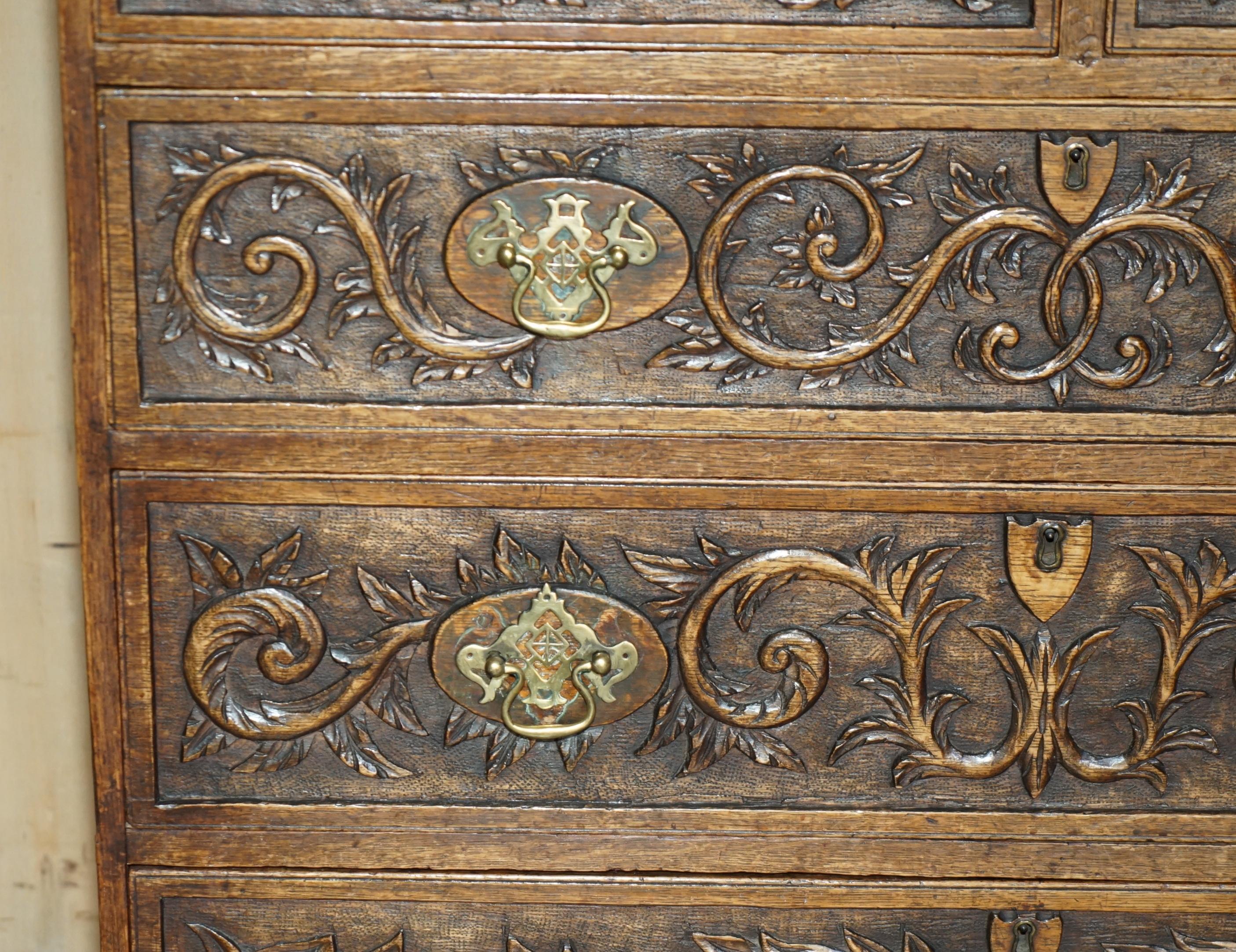 Mid-19th Century SUPER DECORATIVE ANTIQUE VICTORIAN ENGLISH OAK HEAVILY CARVED CHEST OF DRAWERs For Sale