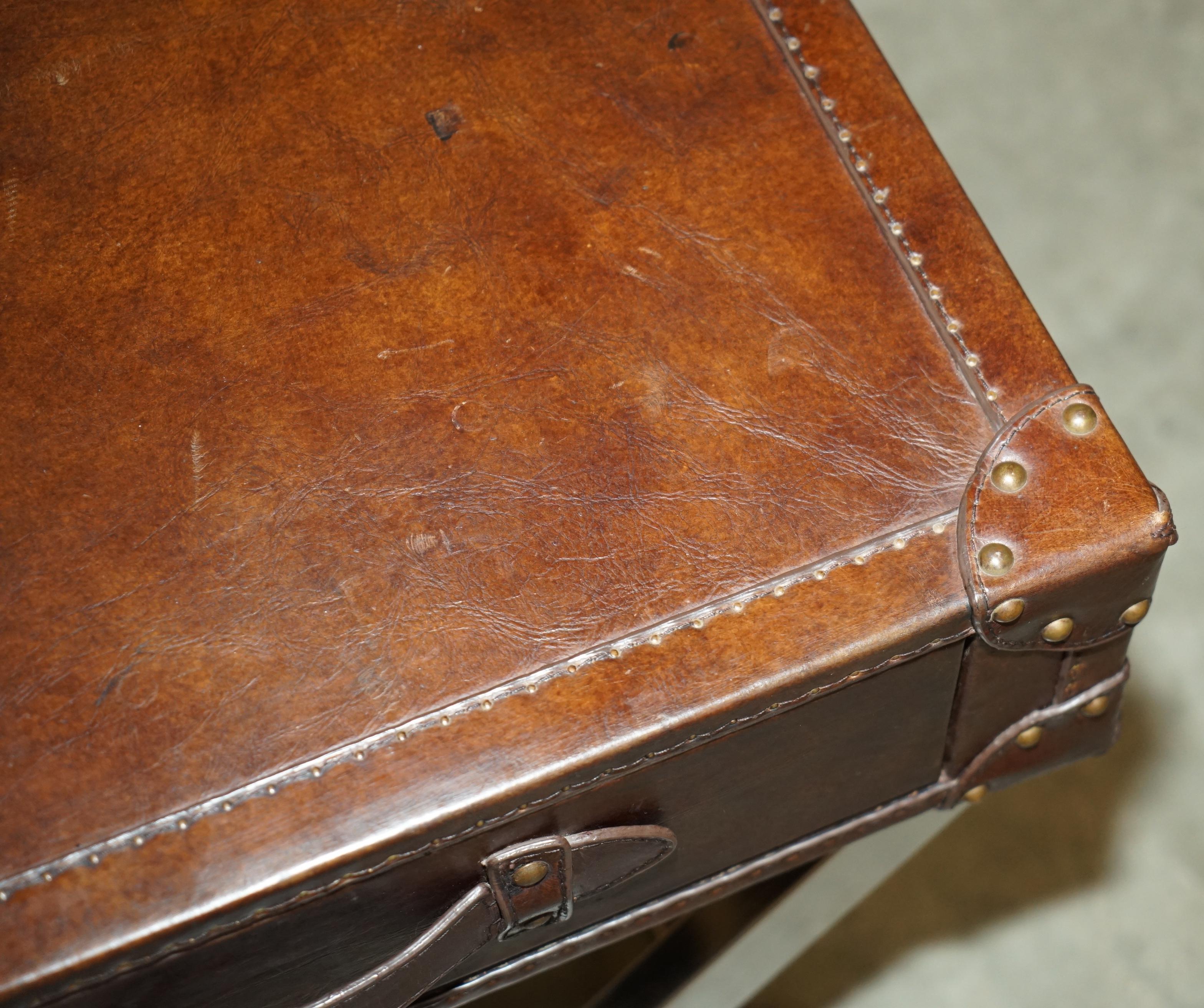 SUPER DECORATIVE HAND DYED BROWN LEATHER LUGGAGE STYLE SiDE TABLE CHROME BASE In Good Condition For Sale In West Sussex, Pulborough