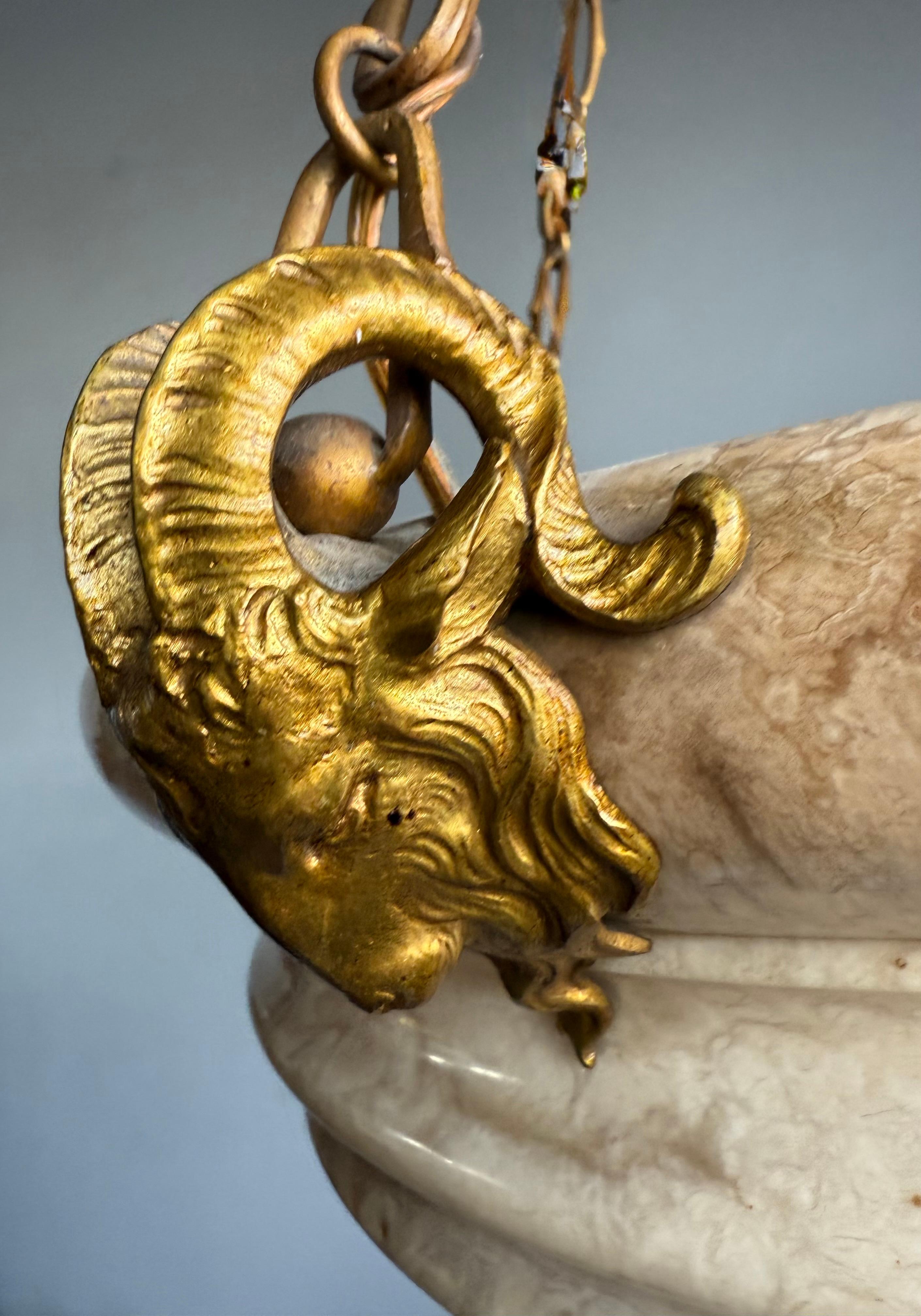 Super Light di design con un paralume in alabastro scultoreo e sorprendente in vendita 2