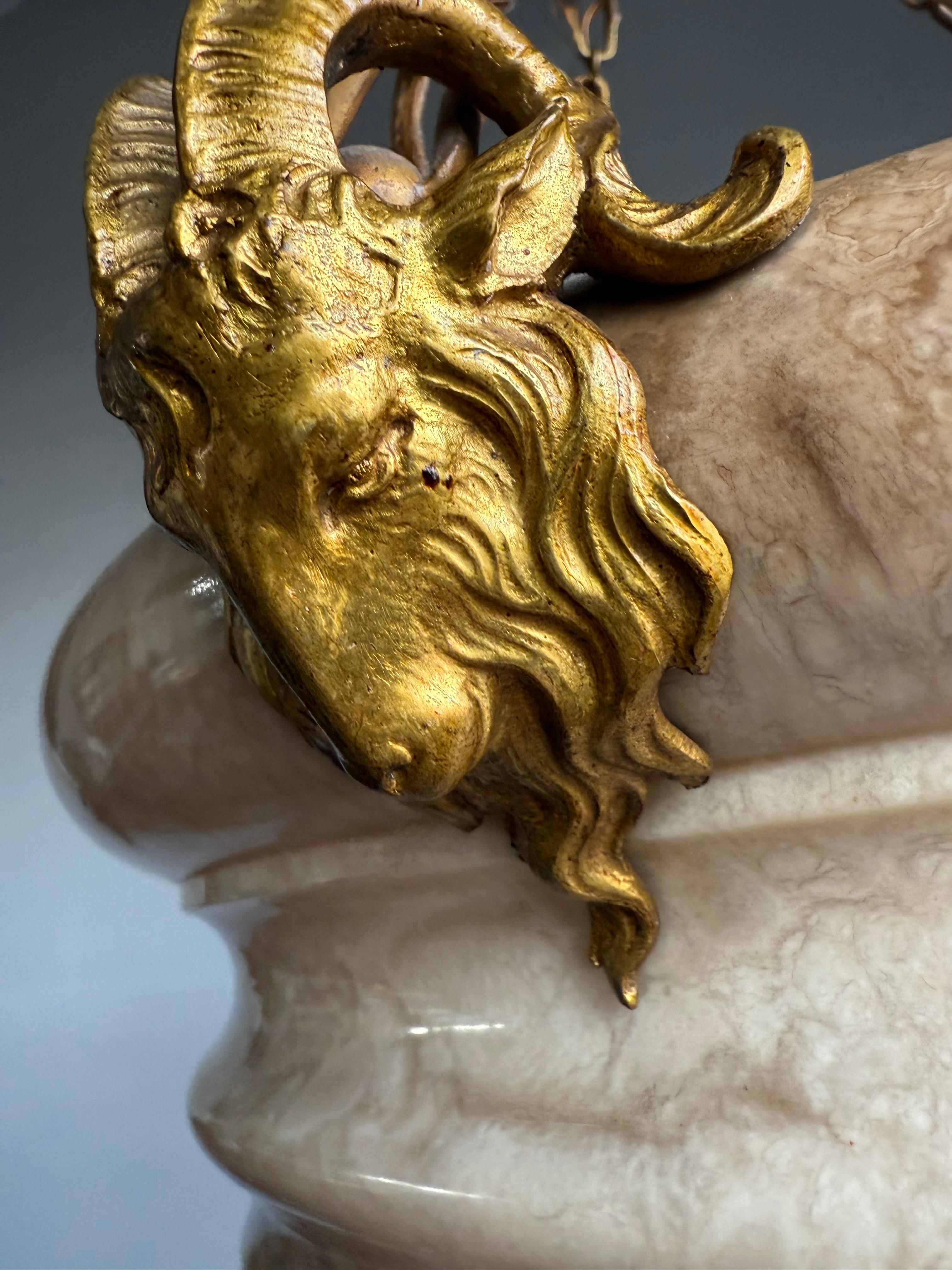 Super Light di design con un paralume in alabastro scultoreo e sorprendente in vendita 3