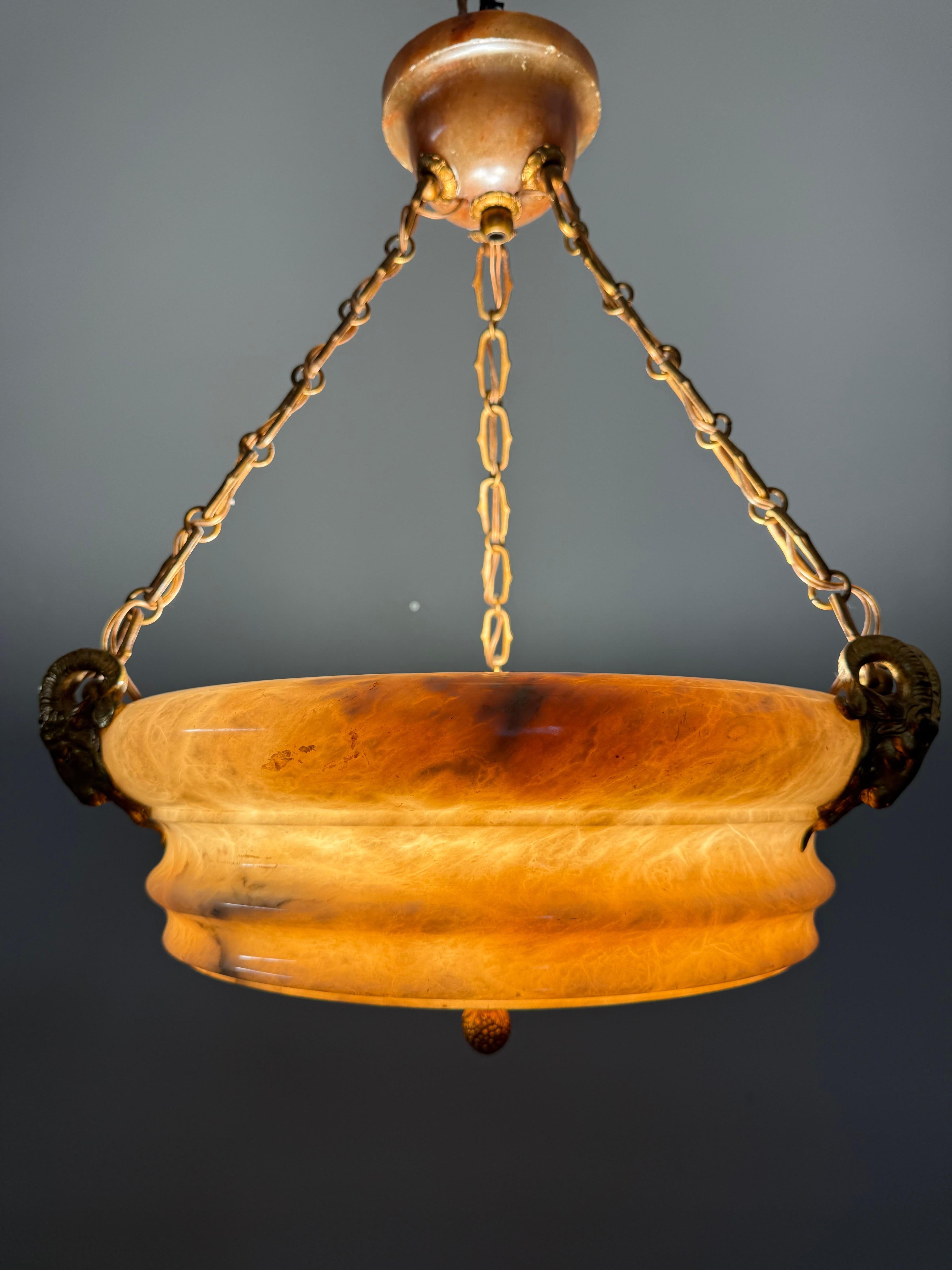 Super Light di design con un paralume in alabastro scultoreo e sorprendente in vendita 10