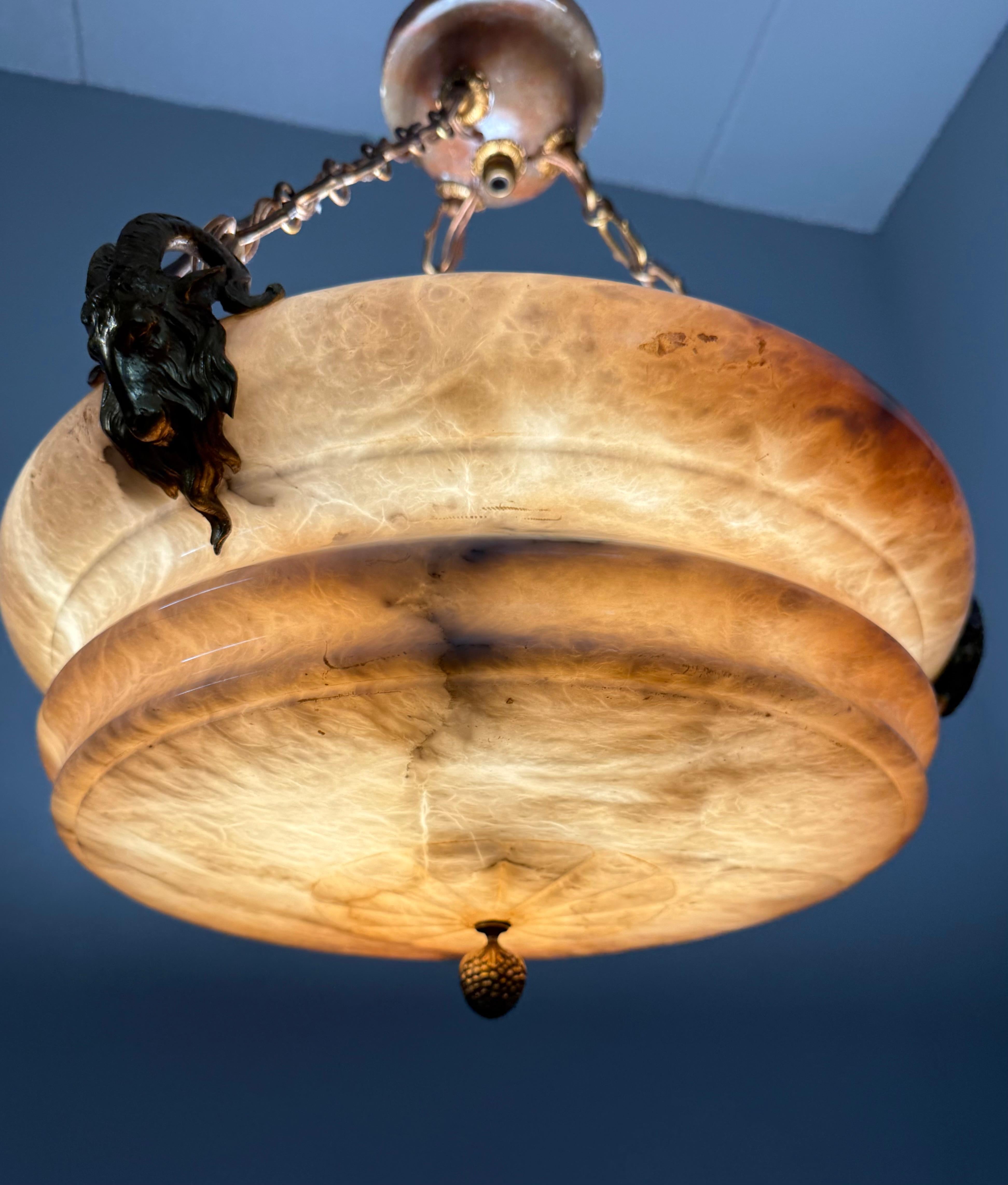 Super Light di design con un paralume in alabastro scultoreo e sorprendente in vendita 11