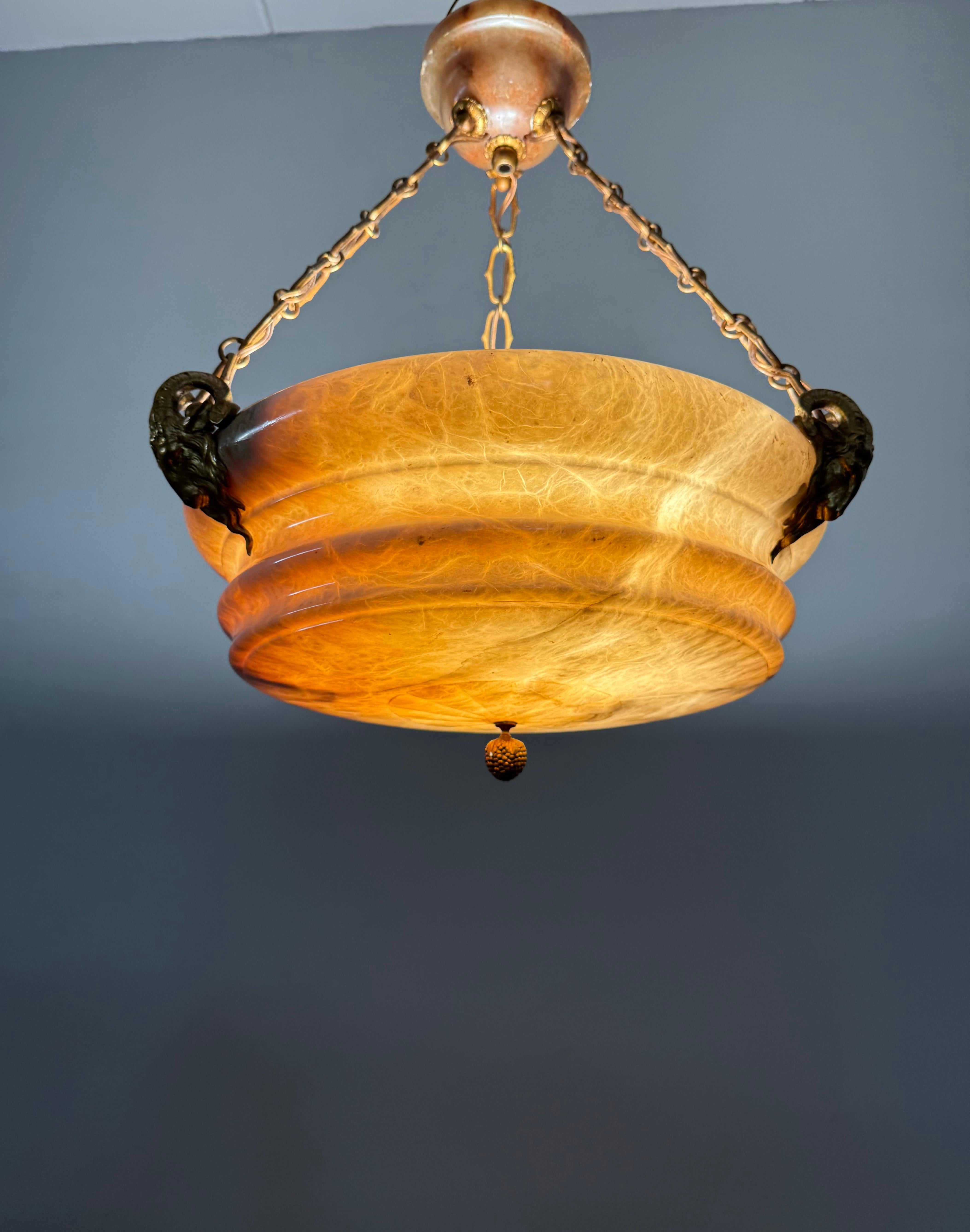 Super Light di design con un paralume in alabastro scultoreo e sorprendente in vendita 12