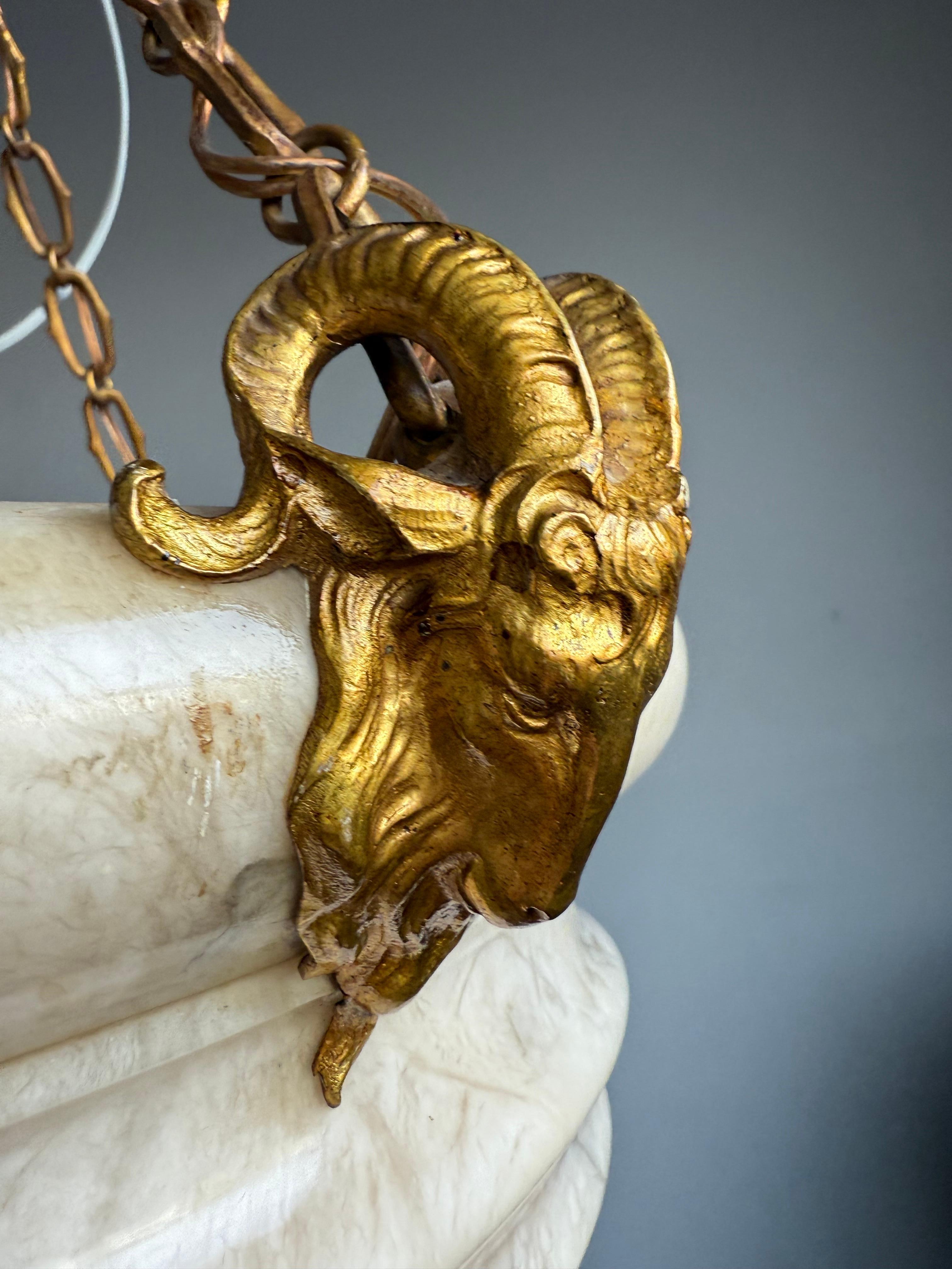 Intagliato a mano Super Light di design con un paralume in alabastro scultoreo e sorprendente in vendita