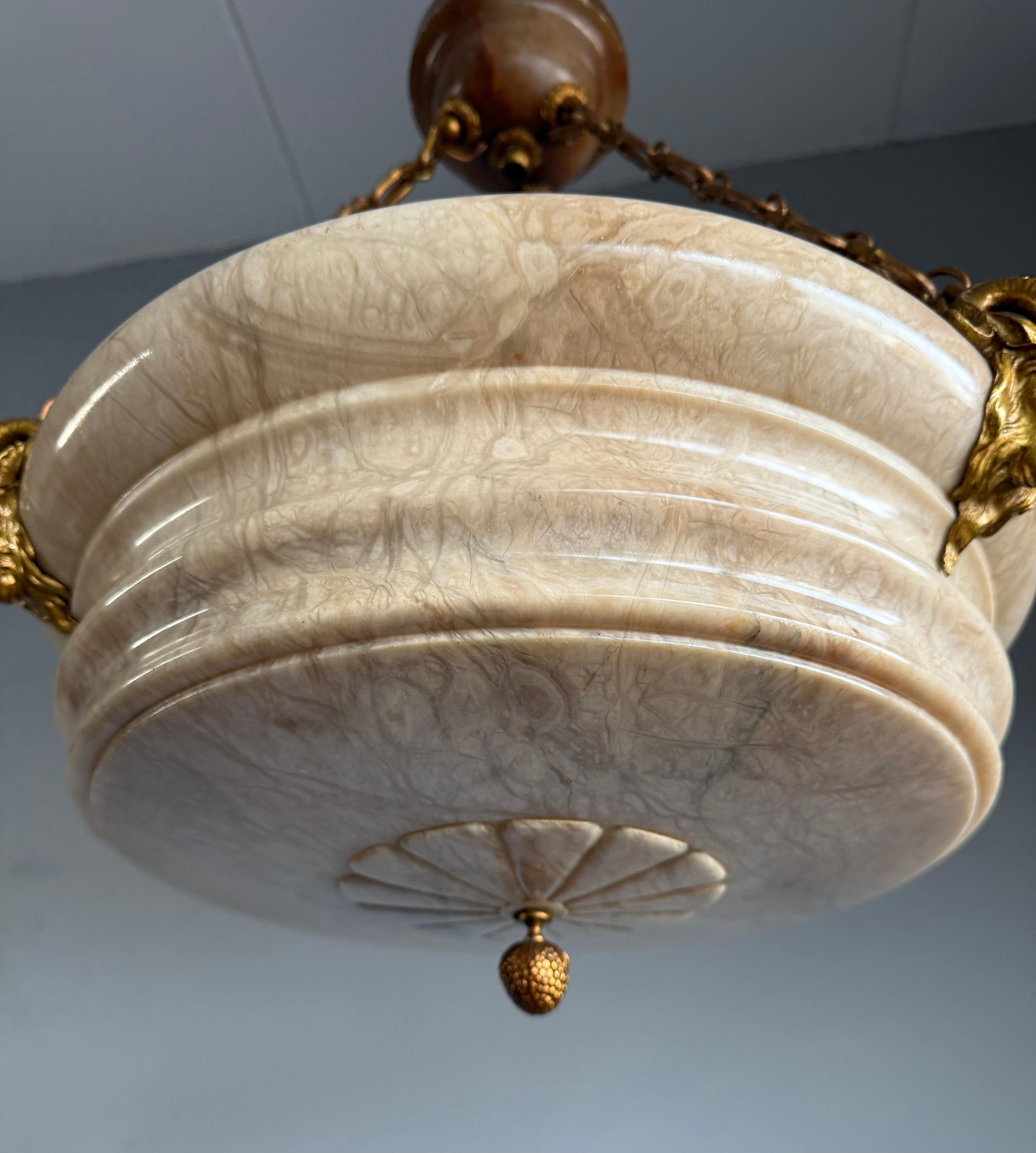 Super Light di design con un paralume in alabastro scultoreo e sorprendente In condizioni ottime in vendita a Lisse, NL