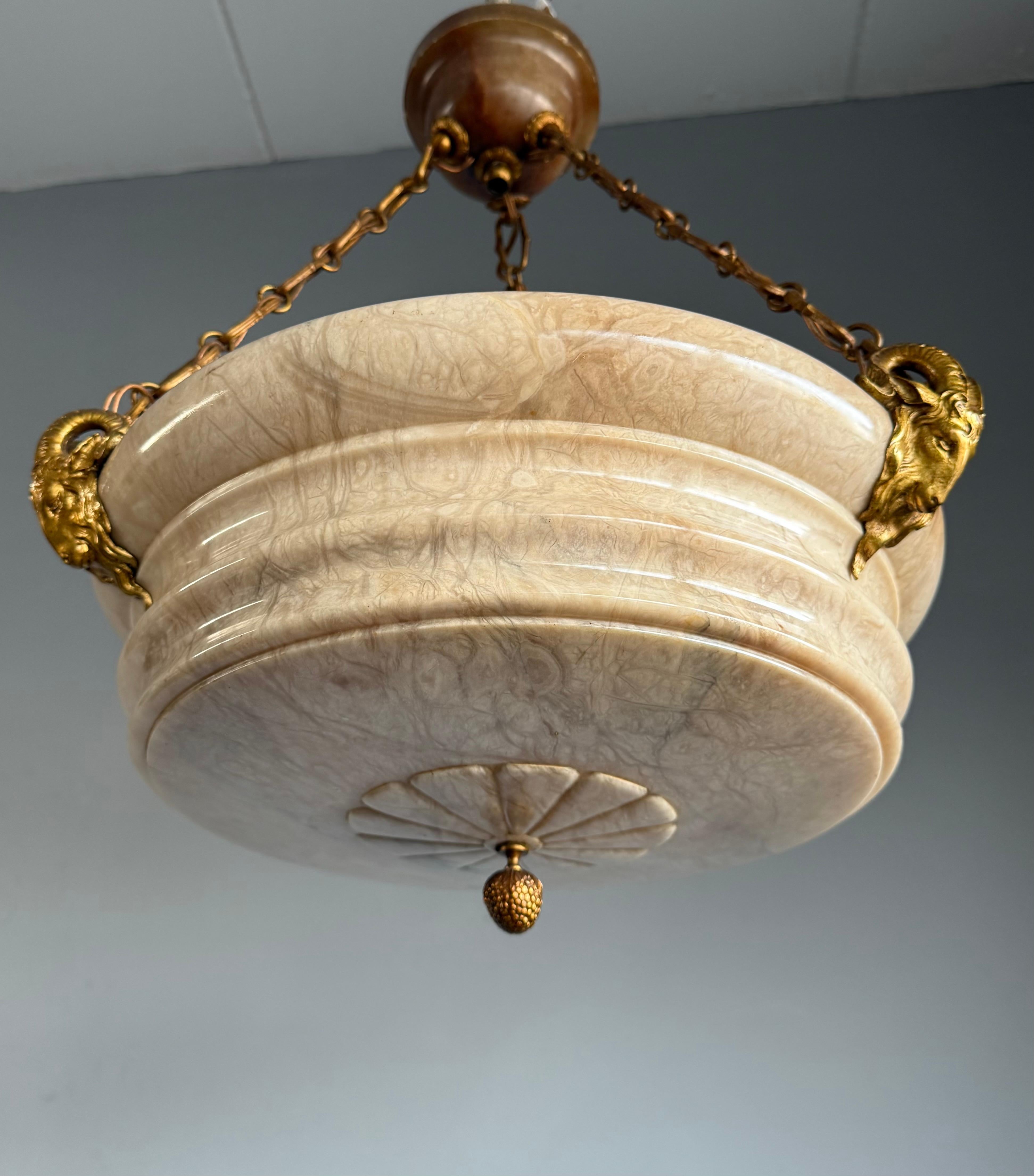 XX secolo Super Light di design con un paralume in alabastro scultoreo e sorprendente in vendita