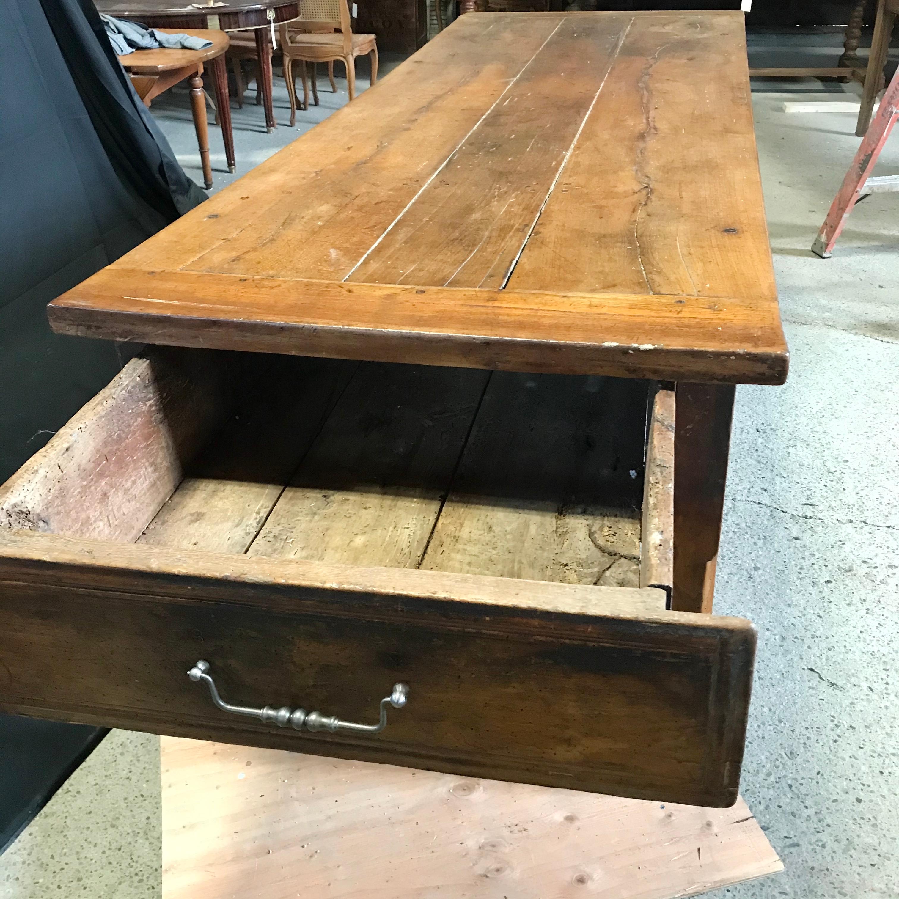 Super Early Walnut French Country Farmhouse Table In Excellent Condition In Hopewell, NJ