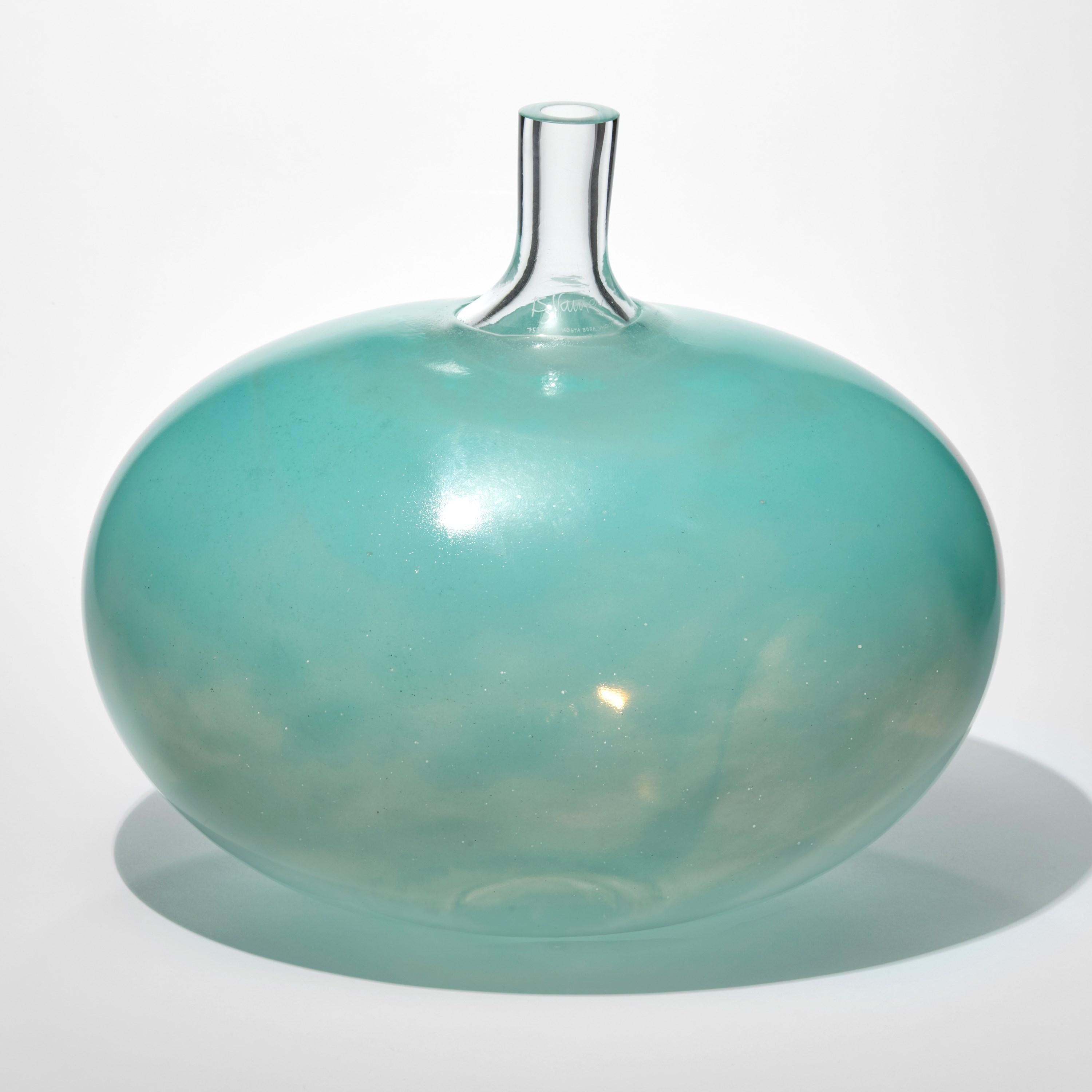 Svedese Super Egg Ocean, scultura in vetro turchese opaco e vorticoso di Bertil Vallien in vendita
