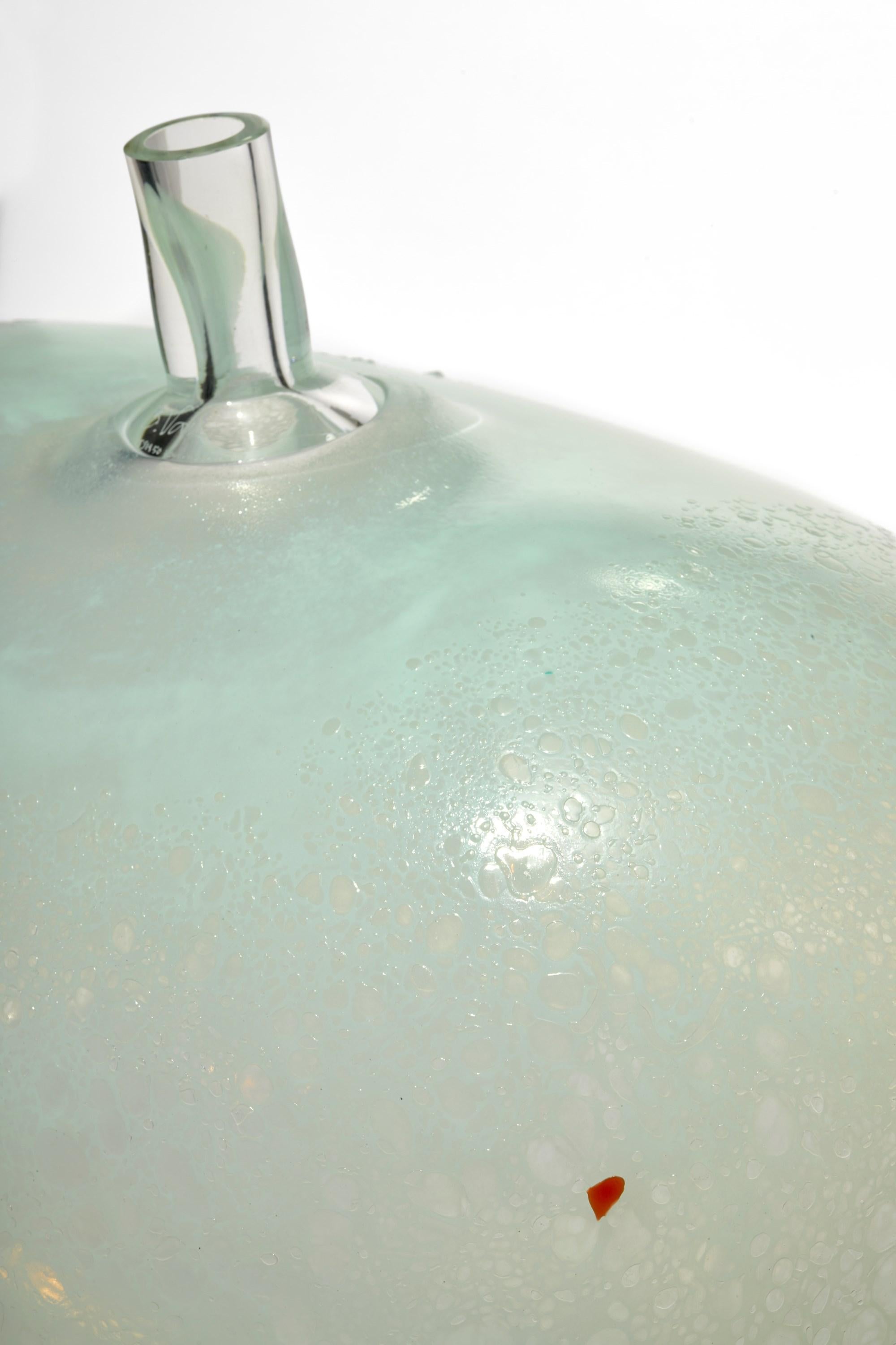 Super Egg Pale Jade, scultura in vetro celadon screziato e macchiato di Bertil Vallien In condizioni Nuovo in vendita a London, GB