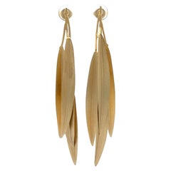 Super élégant pendant d'oreilles pendantes à feuilles longues en or jaune massif 18 carats texturé
