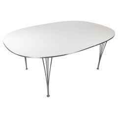 Tavolo da pranzo Super Ellipse progettato da Piet Hein nel 1998