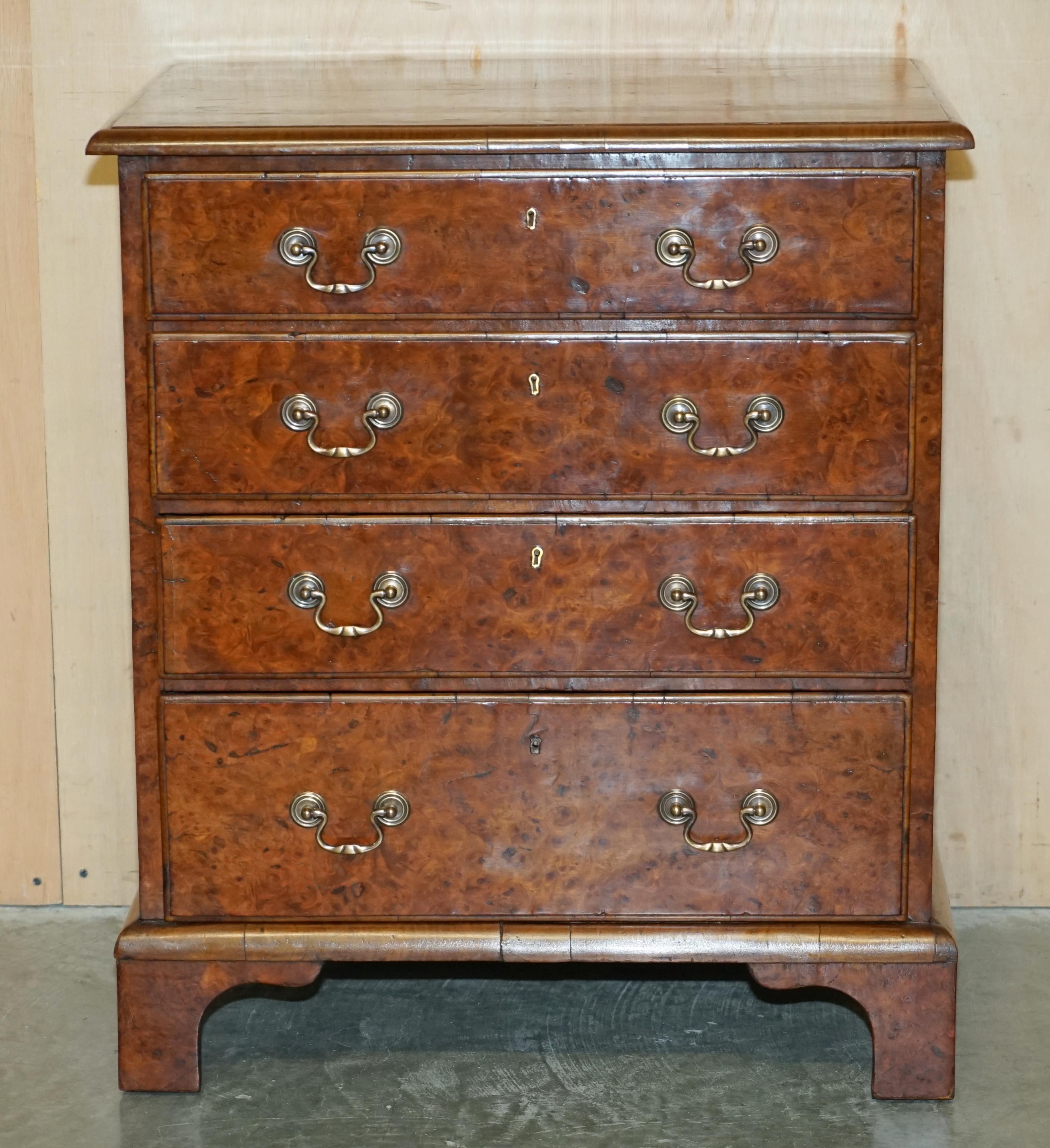 SUPER FiNE VOLLSTÄNDIG RESTORIERTE ANTIQUE GEORGIAN CIRCA 1780 BURR ELM CHEST OF DRAWERs (Georgian) im Angebot