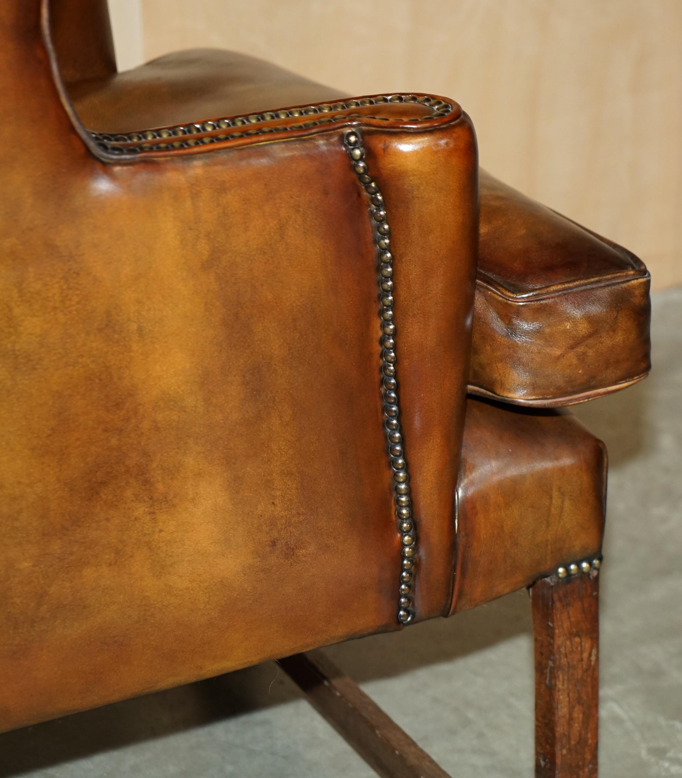 SUPER FINE RESTORED GEORGE III PERIOD CIRCA 1820 WiNGBACK BROWN LEATHER ARMCHAIR For Sale 5