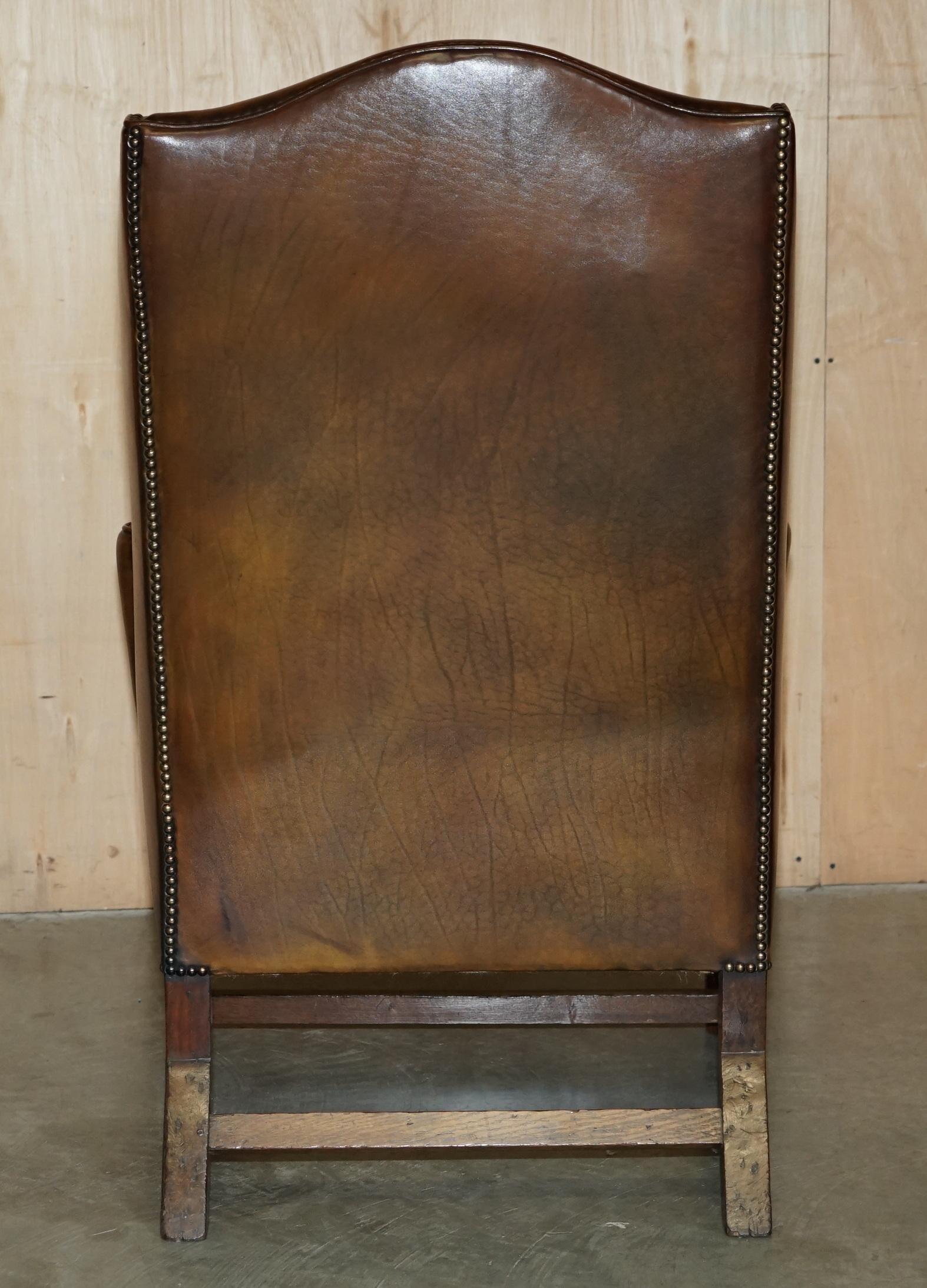 SUPER FINE RESTORED GEORGE III PERIOD CIRCA 1820 WiNGBACK BROWN LEATHER ARMCHAIR For Sale 7
