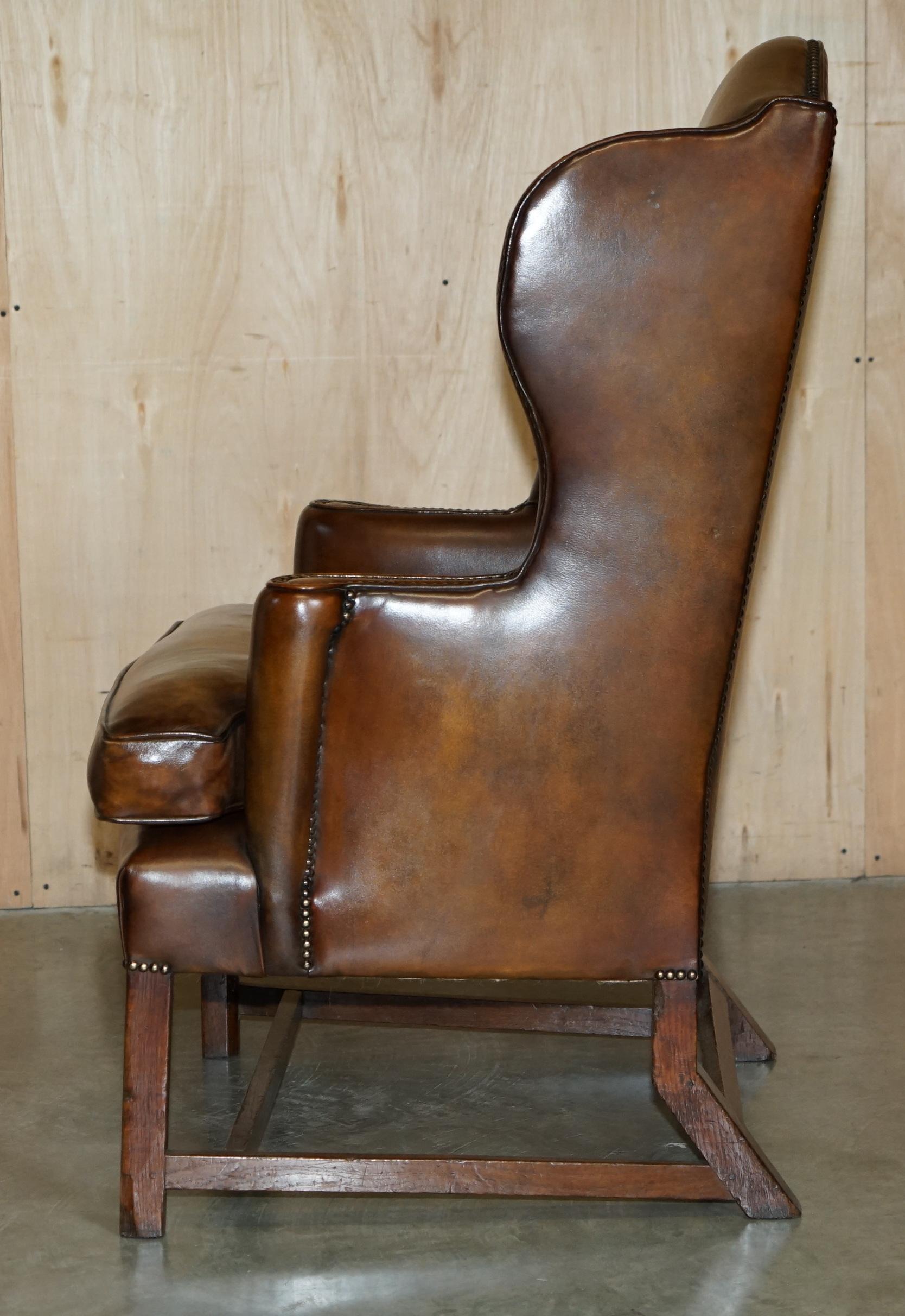 SUPER FINE RESTORED GEORGE III PERIOD CIRCA 1820 WiNGBACK BROWN LEATHER ARMCHAIR For Sale 9