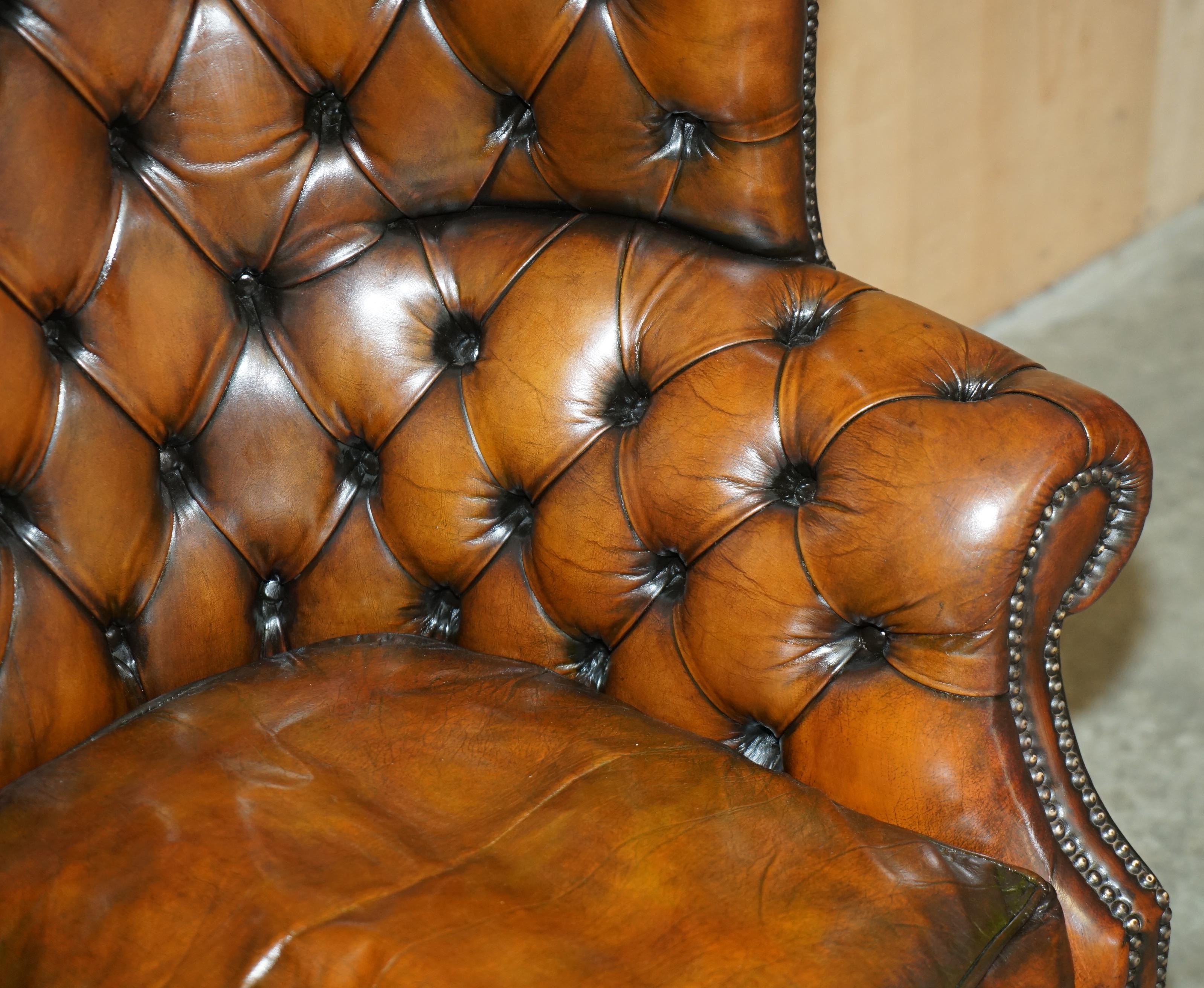 SUPER FiNE RESTORED VINTAGE CHESTERFIELD PORTERS WINGBACK ARMCHAIR BROWN LEATHER In Good Condition In West Sussex, Pulborough