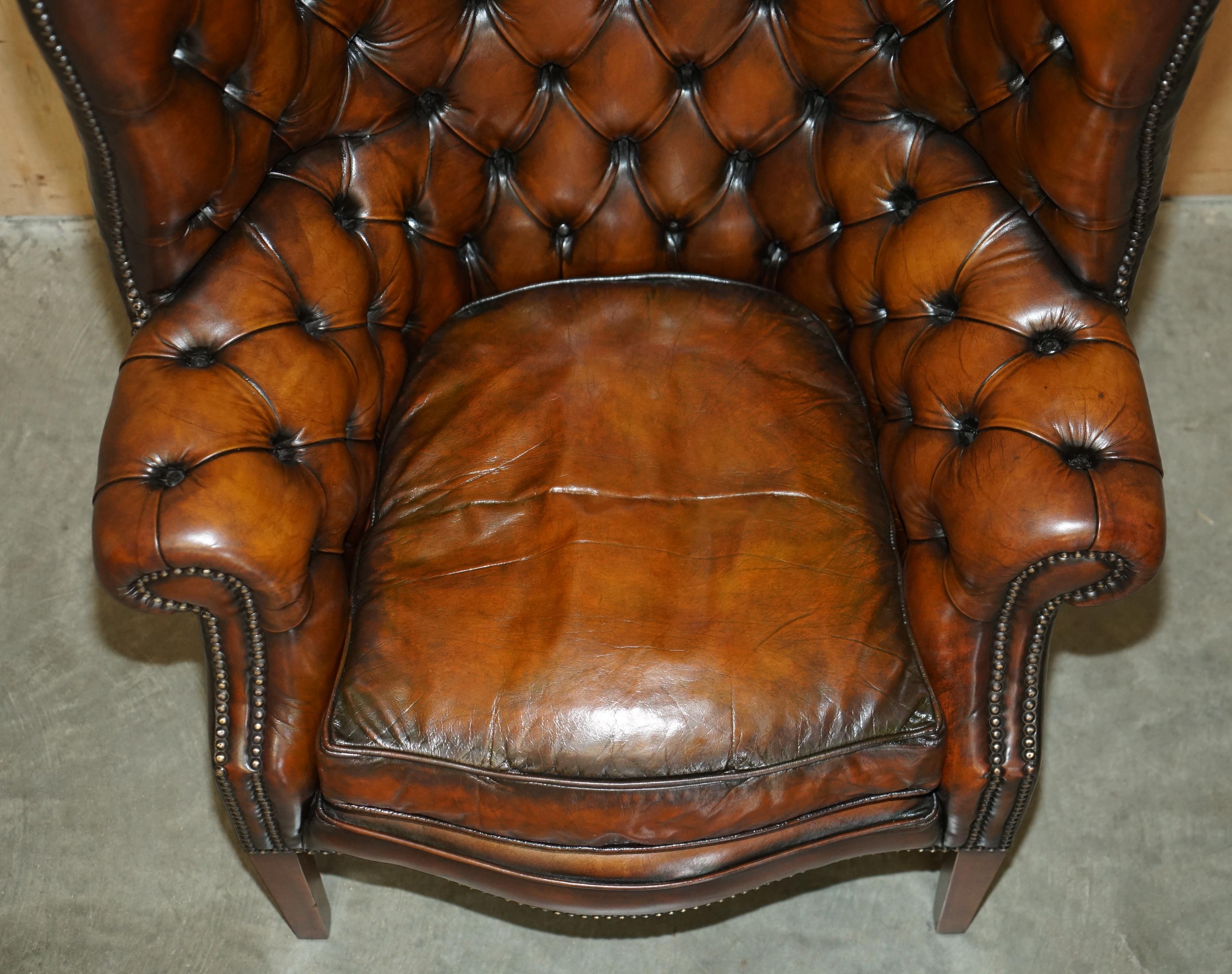 20th Century SUPER FiNE RESTORED VINTAGE CHESTERFIELD PORTERS WINGBACK ARMCHAIR BROWN LEATHER