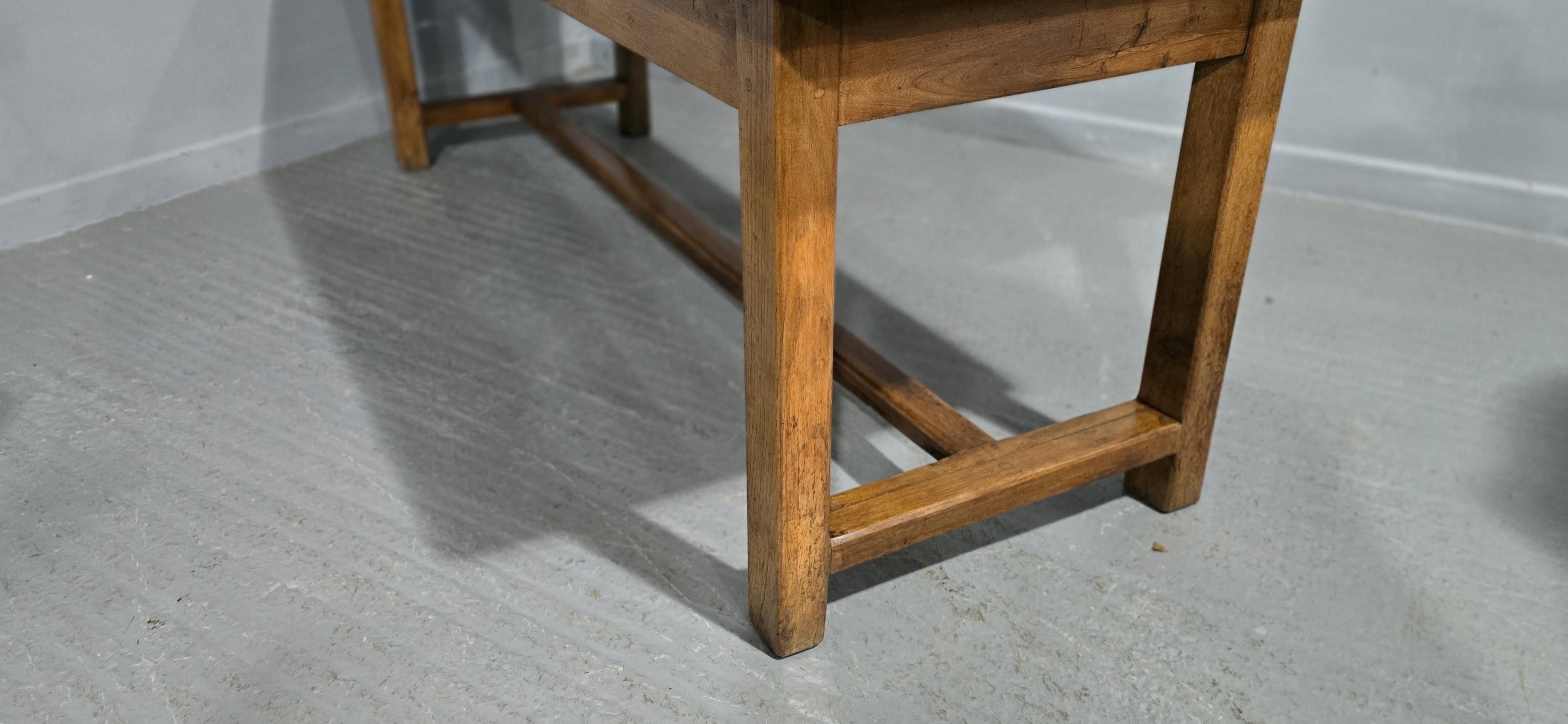 Super table à manger de cuisine de style rustique français à rétrécir en vente 7