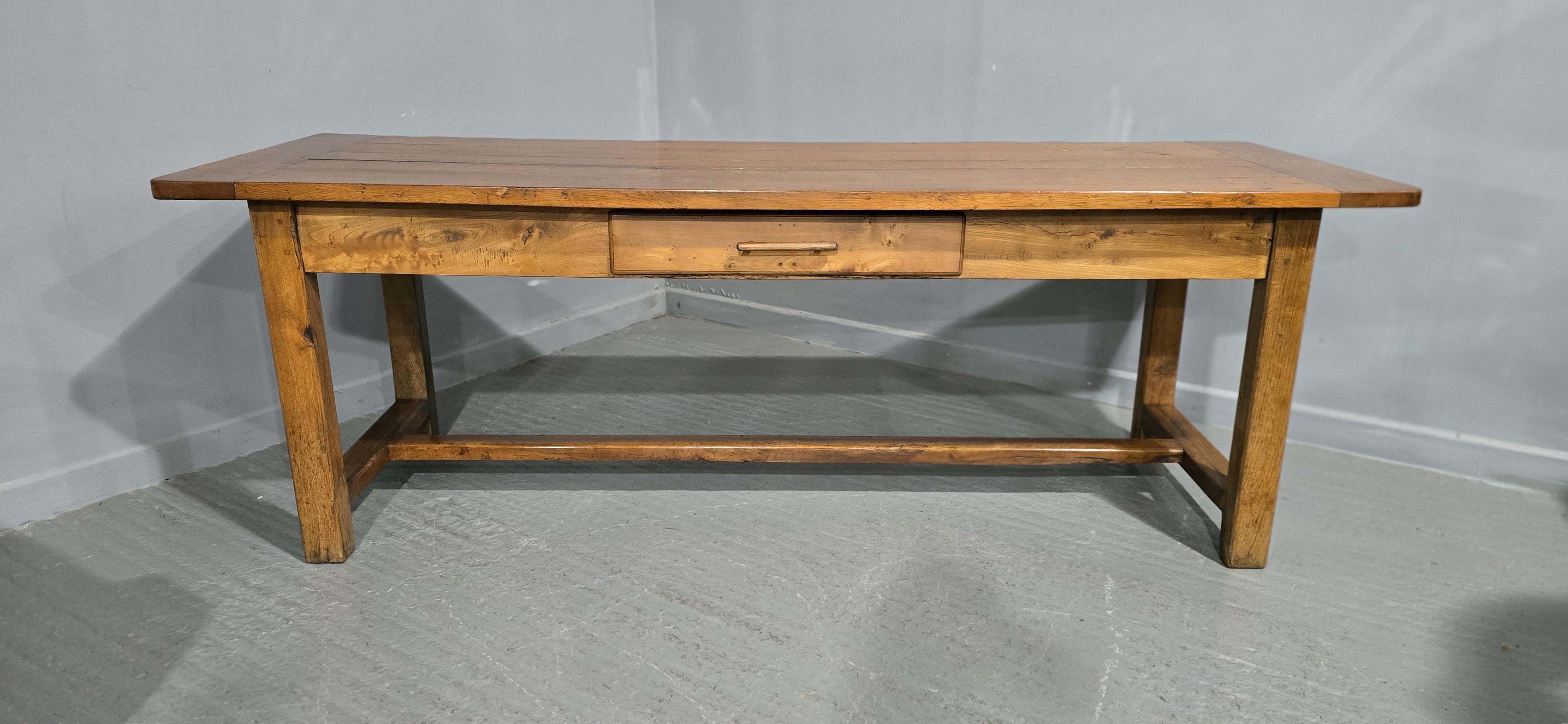 Provincial français Super table à manger de cuisine de style rustique français à rétrécir en vente