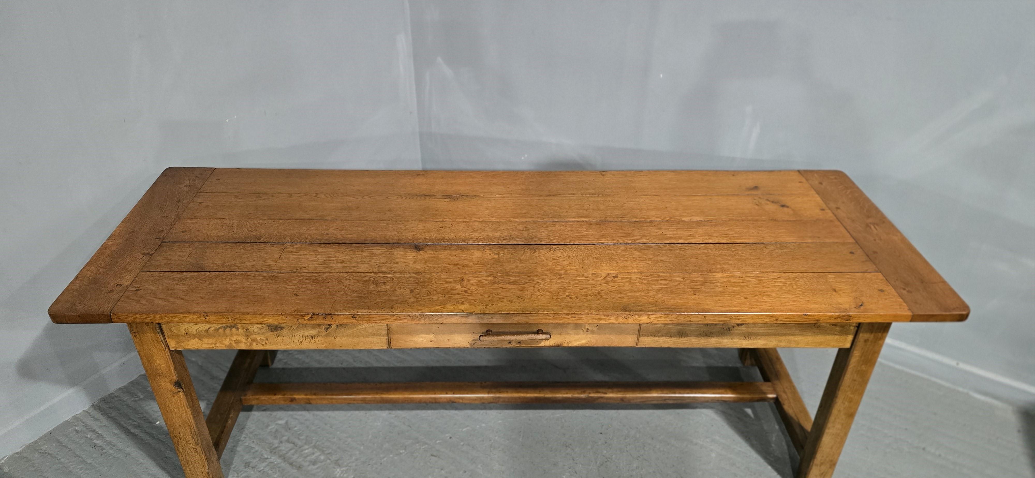 Super table à manger de cuisine de style rustique français à rétrécir en vente 1