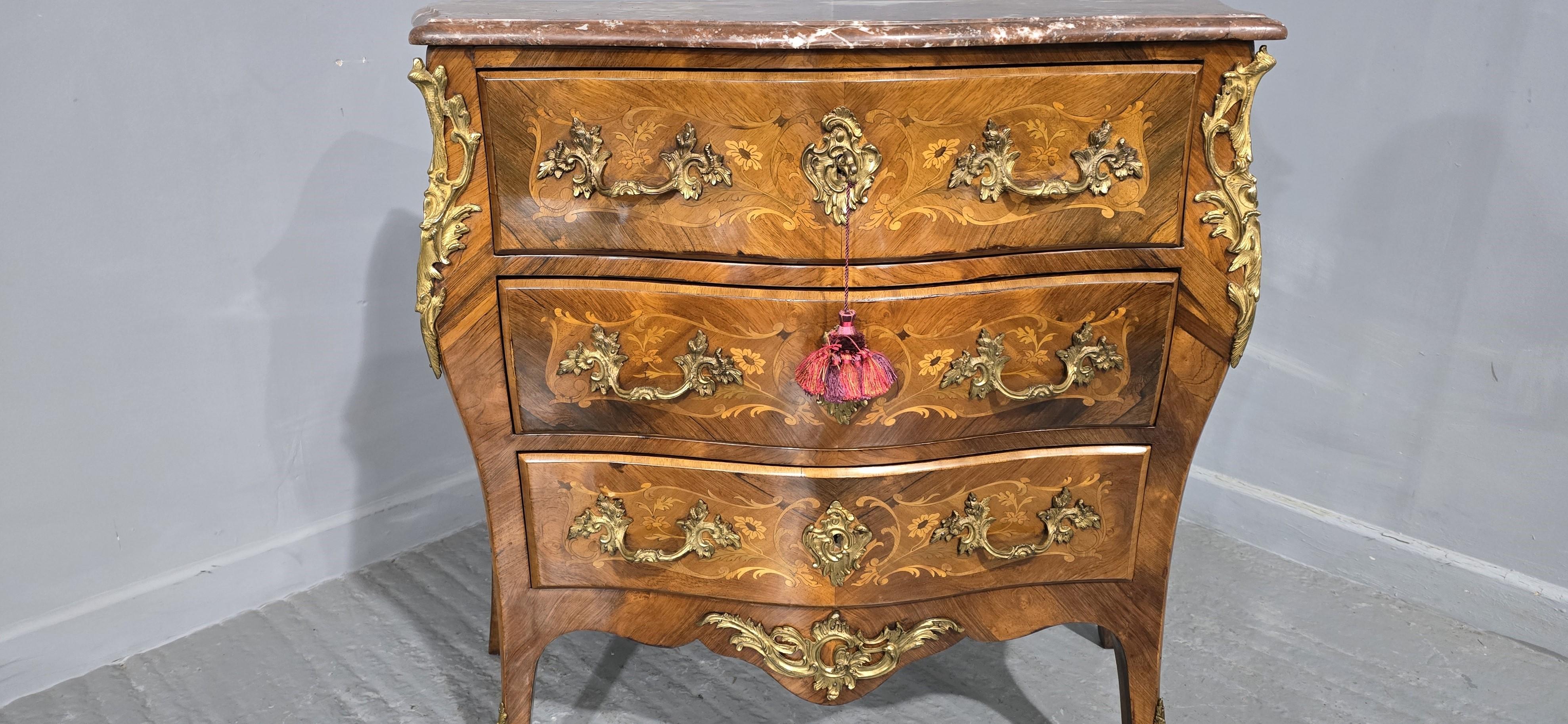 Super French Marquetry Commode Chest Drawers In Good Condition For Sale In Swadlincote, GB