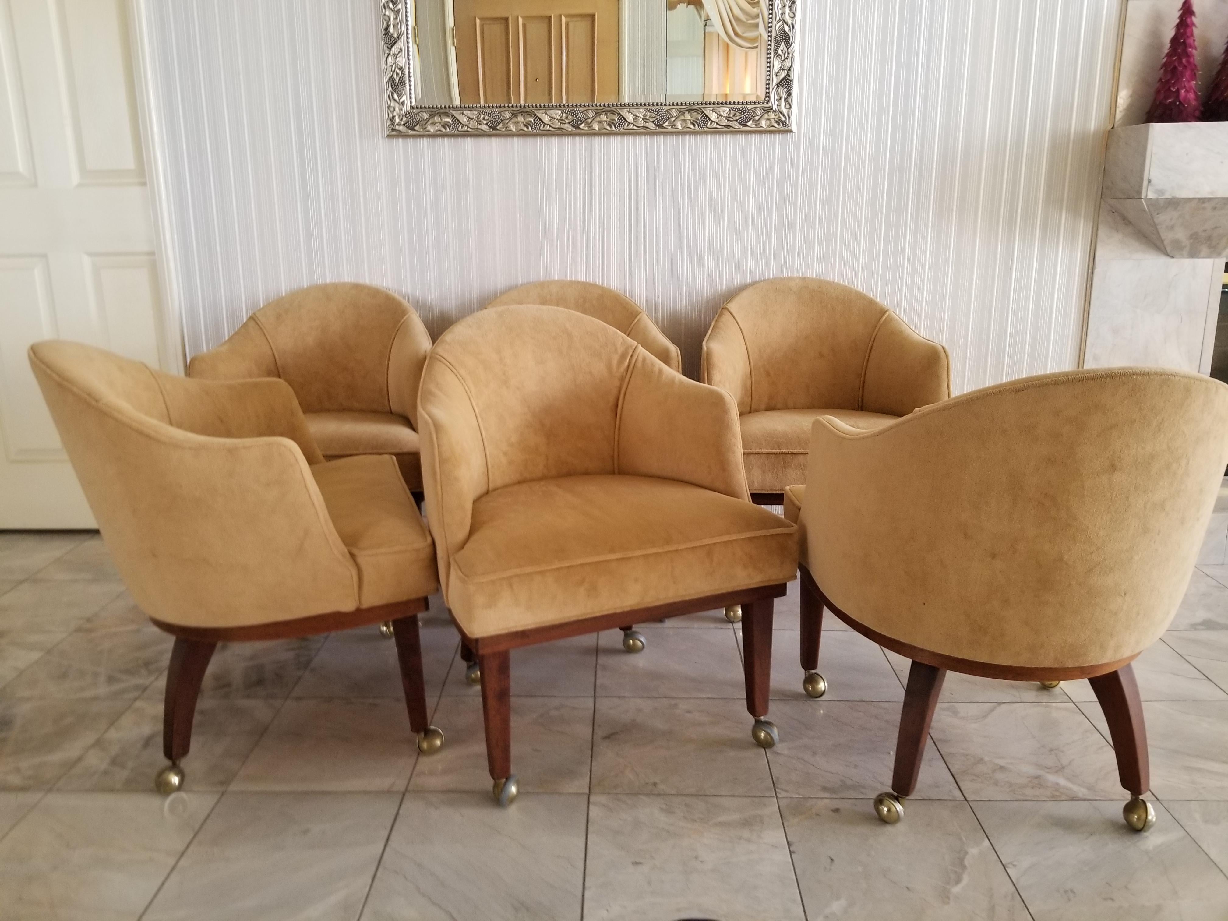 Quintessential California Fun Lifestyle with CHET BEARDSLEY Set of Six Curved Barrel Back Chairs 1960s
Golden Tan Fabric on Rich Walnut Wood.
Midcentury Modern Delight Ideal for Gaming, Lounging, Noshing Dining. Pure Fun.
Chair retains original