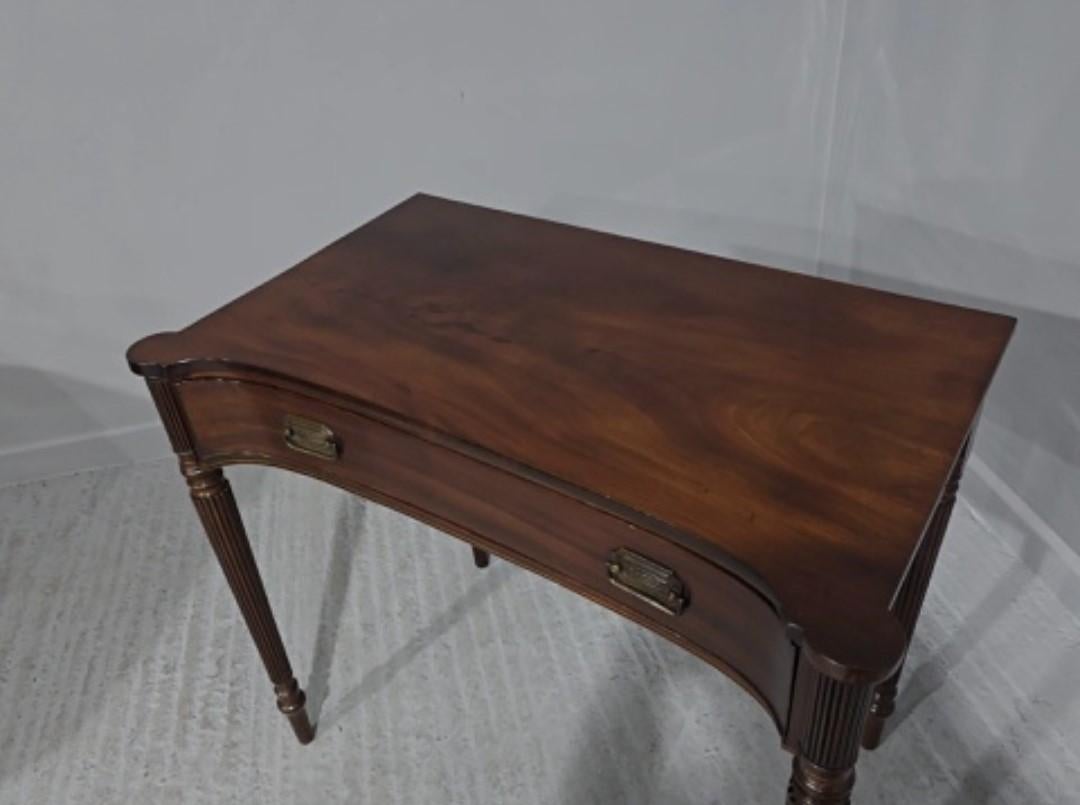 Mesa auxiliar de caoba supergeorgiana Caoba en venta