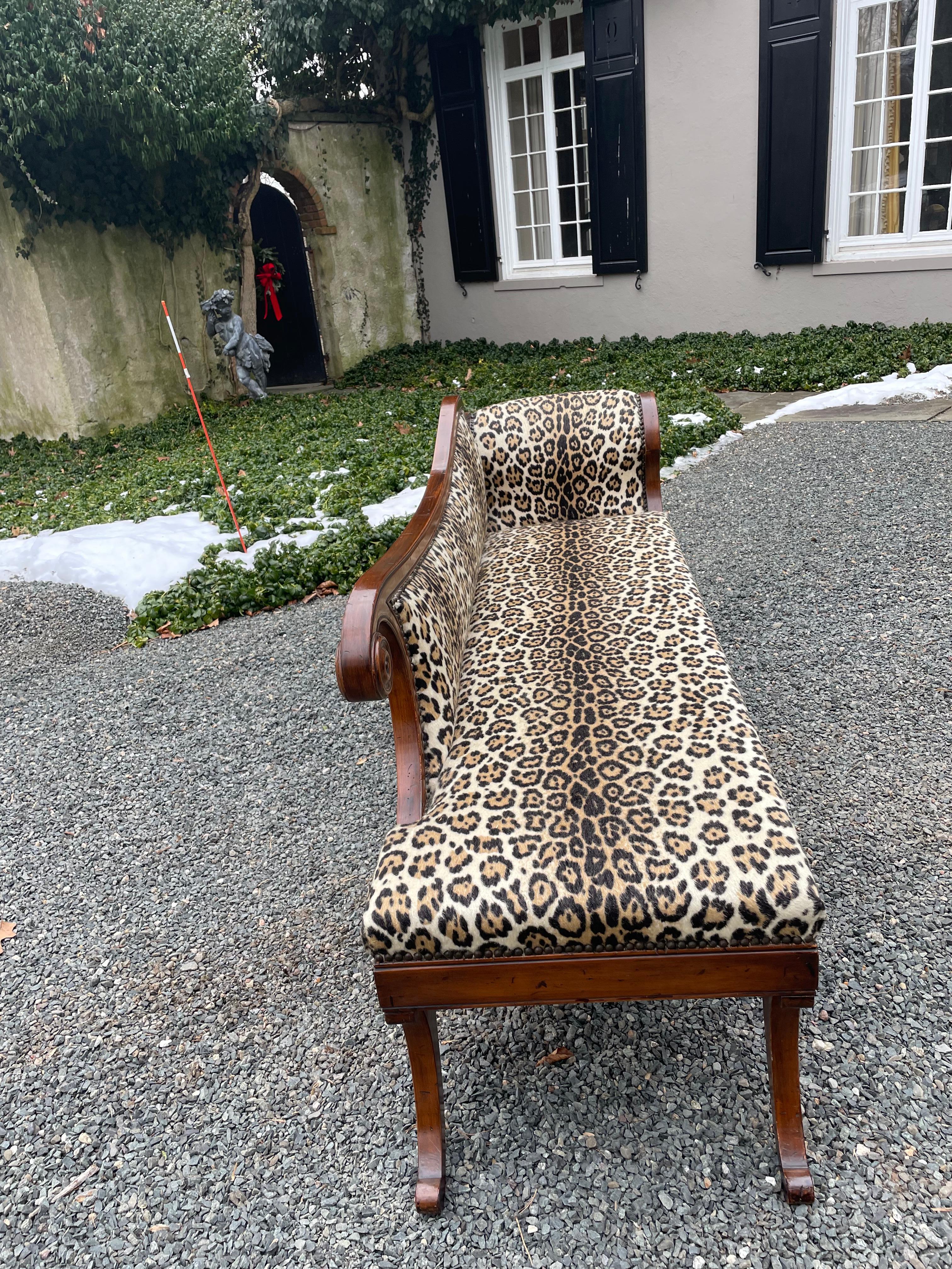 Super Glam Regency Style Faux Leopard Upholstered Chaise Lounge In Good Condition In Hopewell, NJ