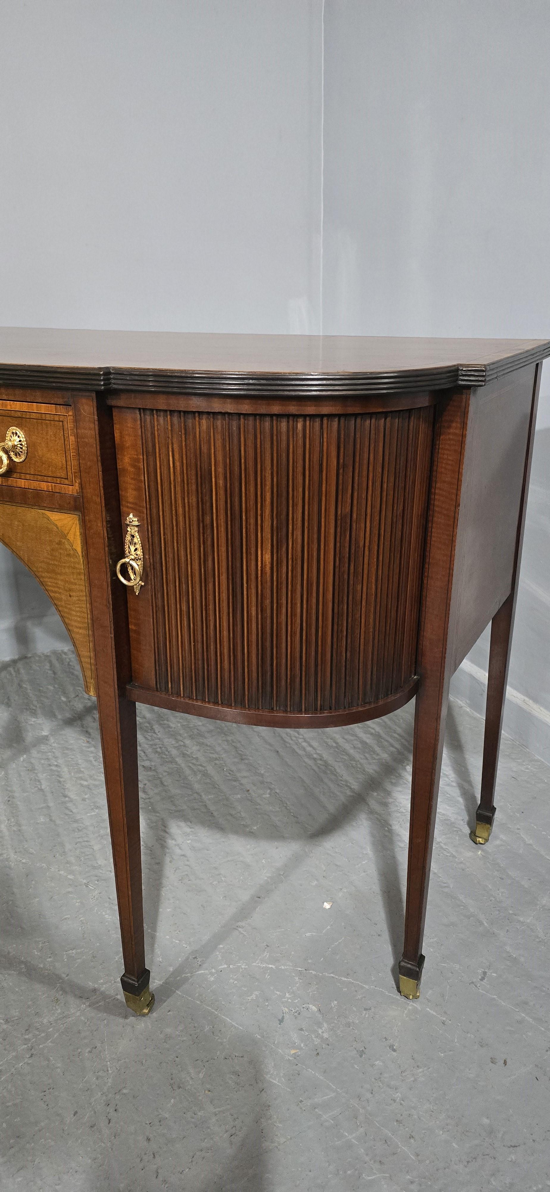 Intarsio Credenza super intarsiata in mogano in vendita