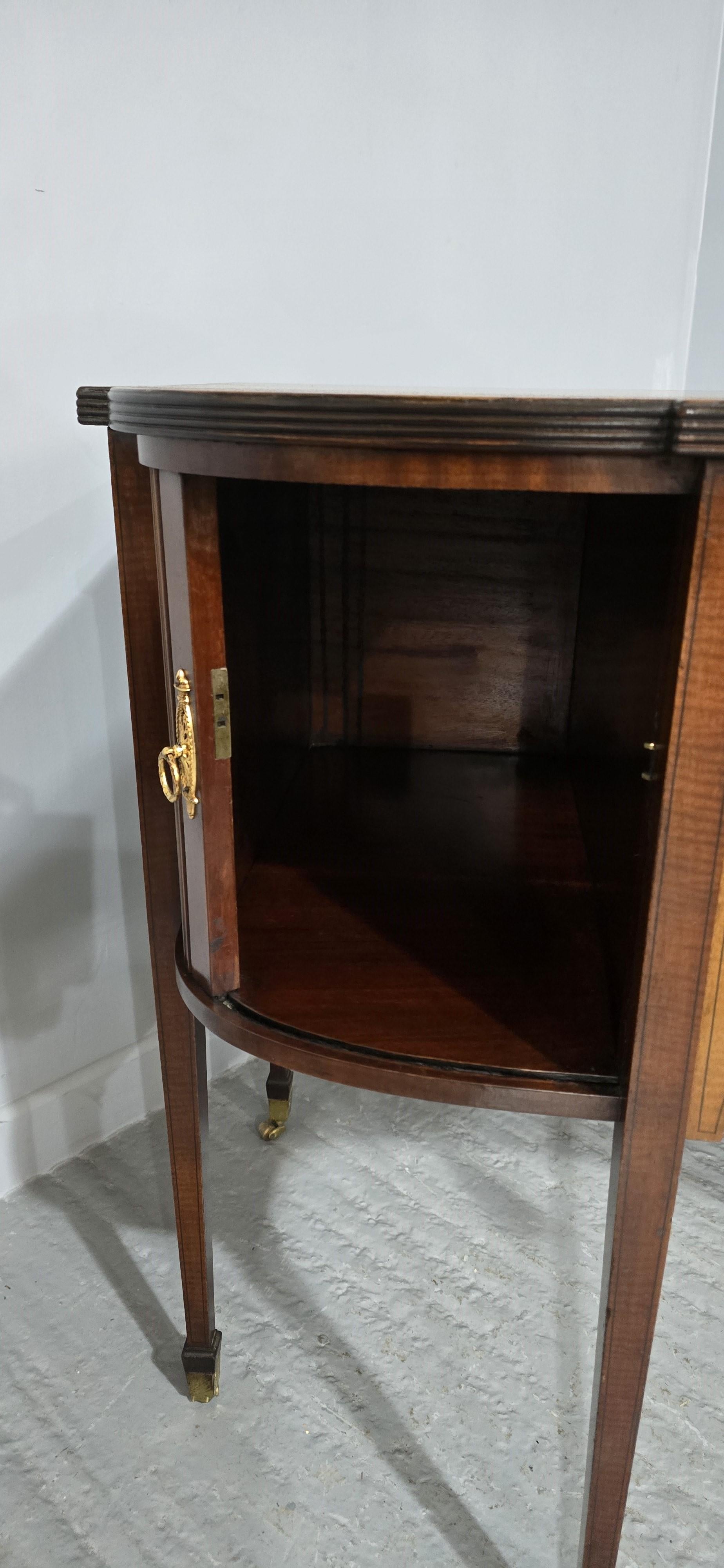 XIX secolo Credenza super intarsiata in mogano in vendita
