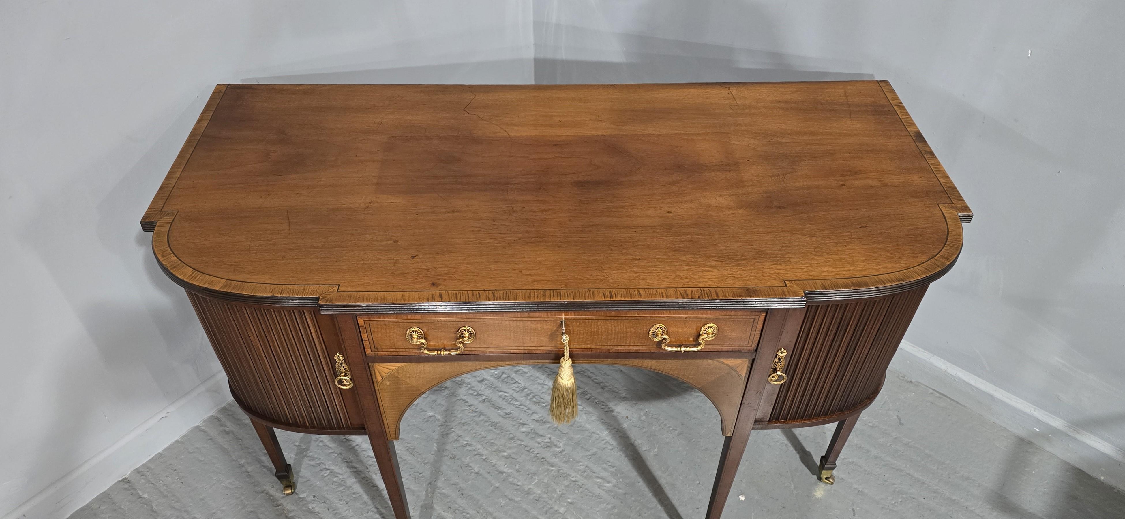 Credenza super intarsiata in mogano in vendita 1