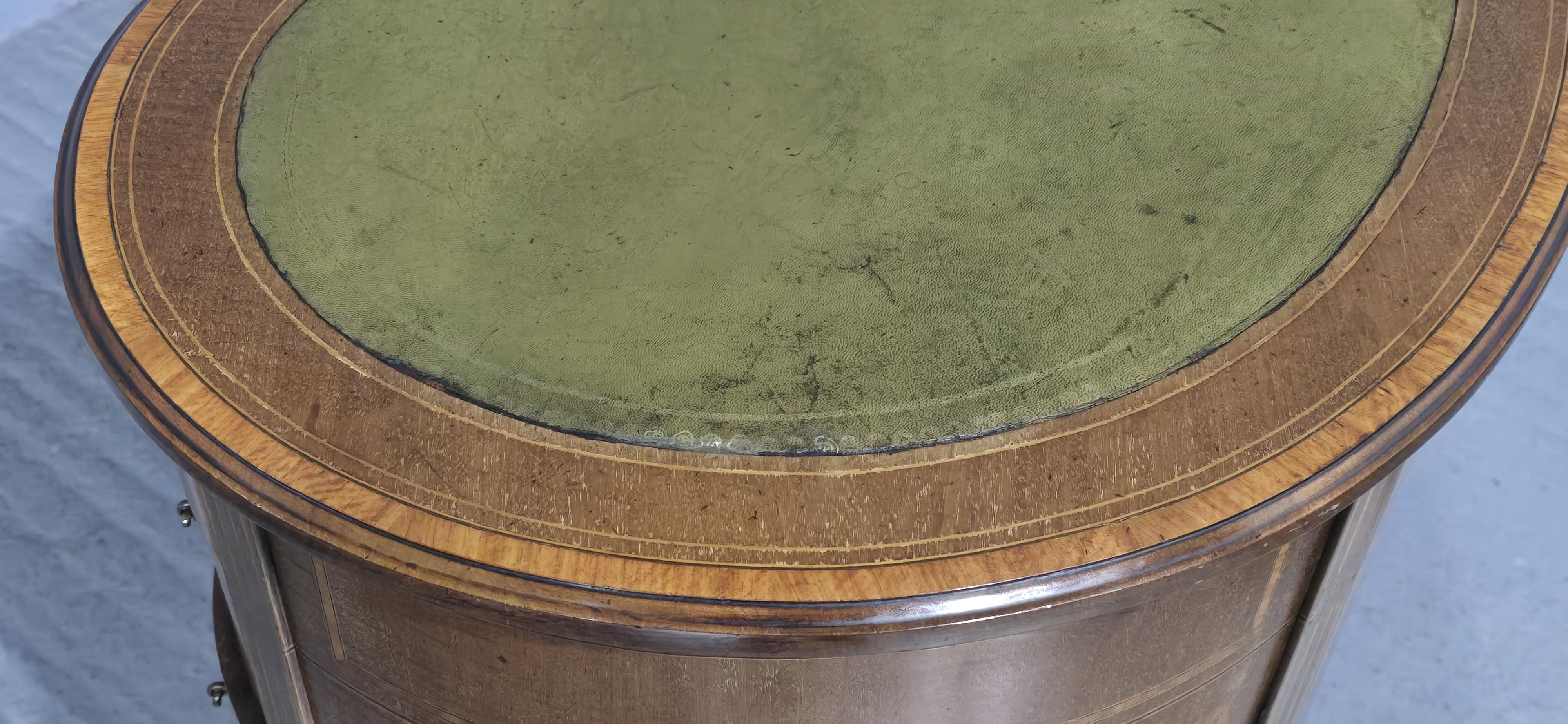 Scrivania in mogano a forma di rene in vendita 5