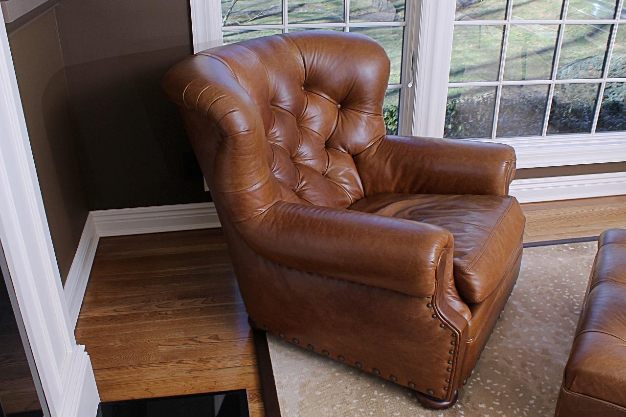 Classic and handsome tufted leather Writer's club chair and matching ottoman having mahogany bun feet and nailhead trim. Super comfy and inviting.
Measures: Chair: 41 W x 41 D x 36 H
Arm height 22
Arm width 8
Between arms 21
Sitting depth