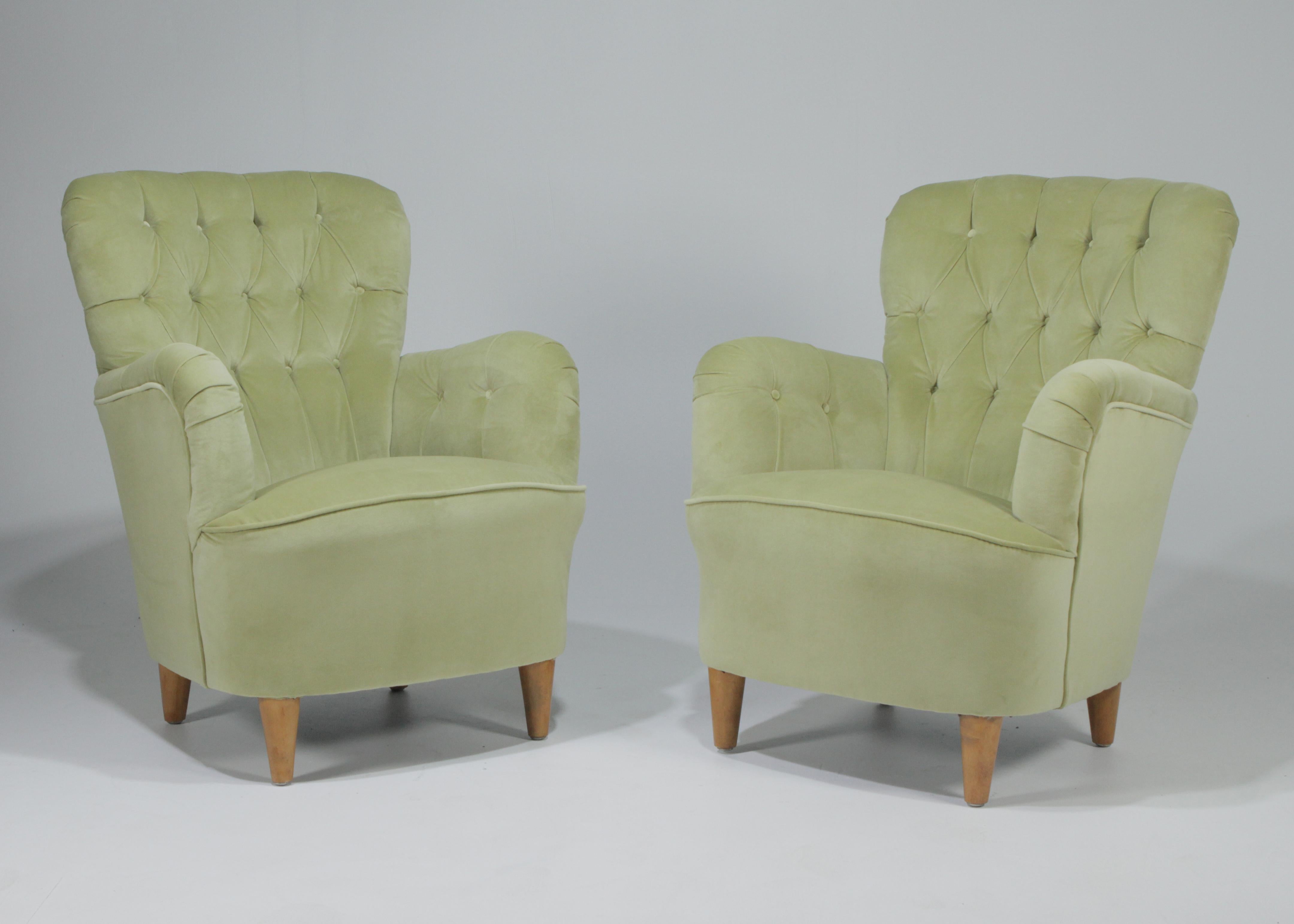 Iconic Pair of Swedish Club Chairs Attributed to Elias Svedberg For Sale 2