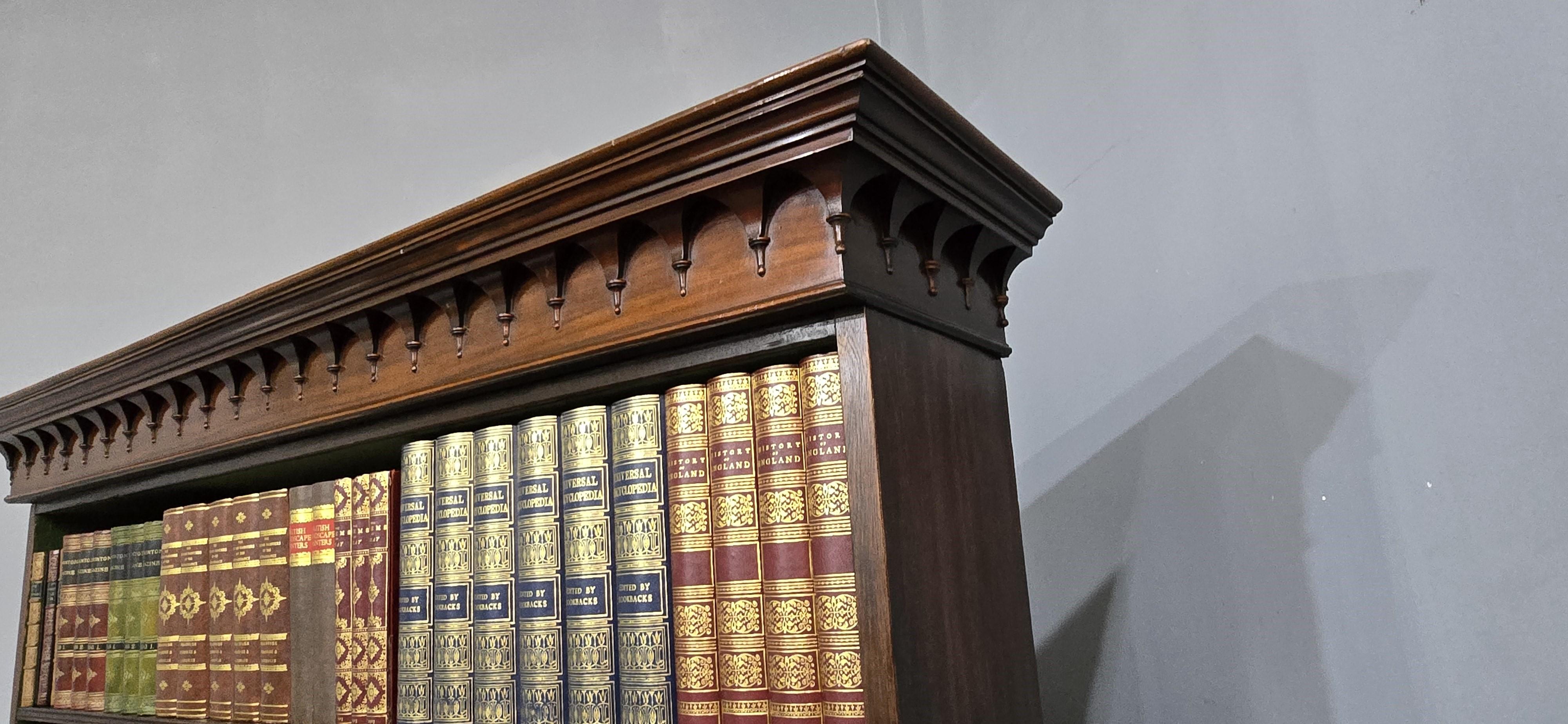 Librería abierta sobre armario de caoba Super en venta 7