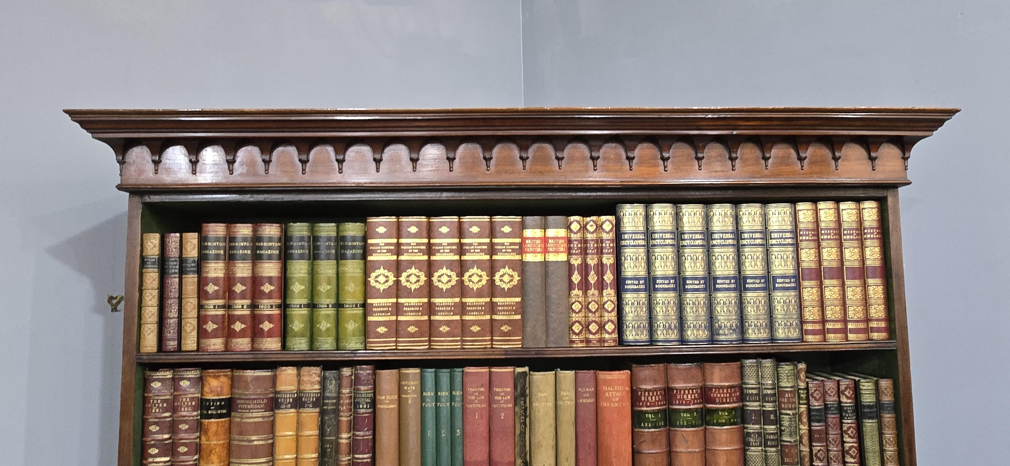 Librería abierta sobre armario de caoba Super Inglés en venta