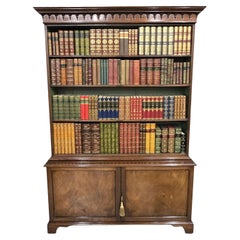 Librería abierta sobre armario de caoba Super