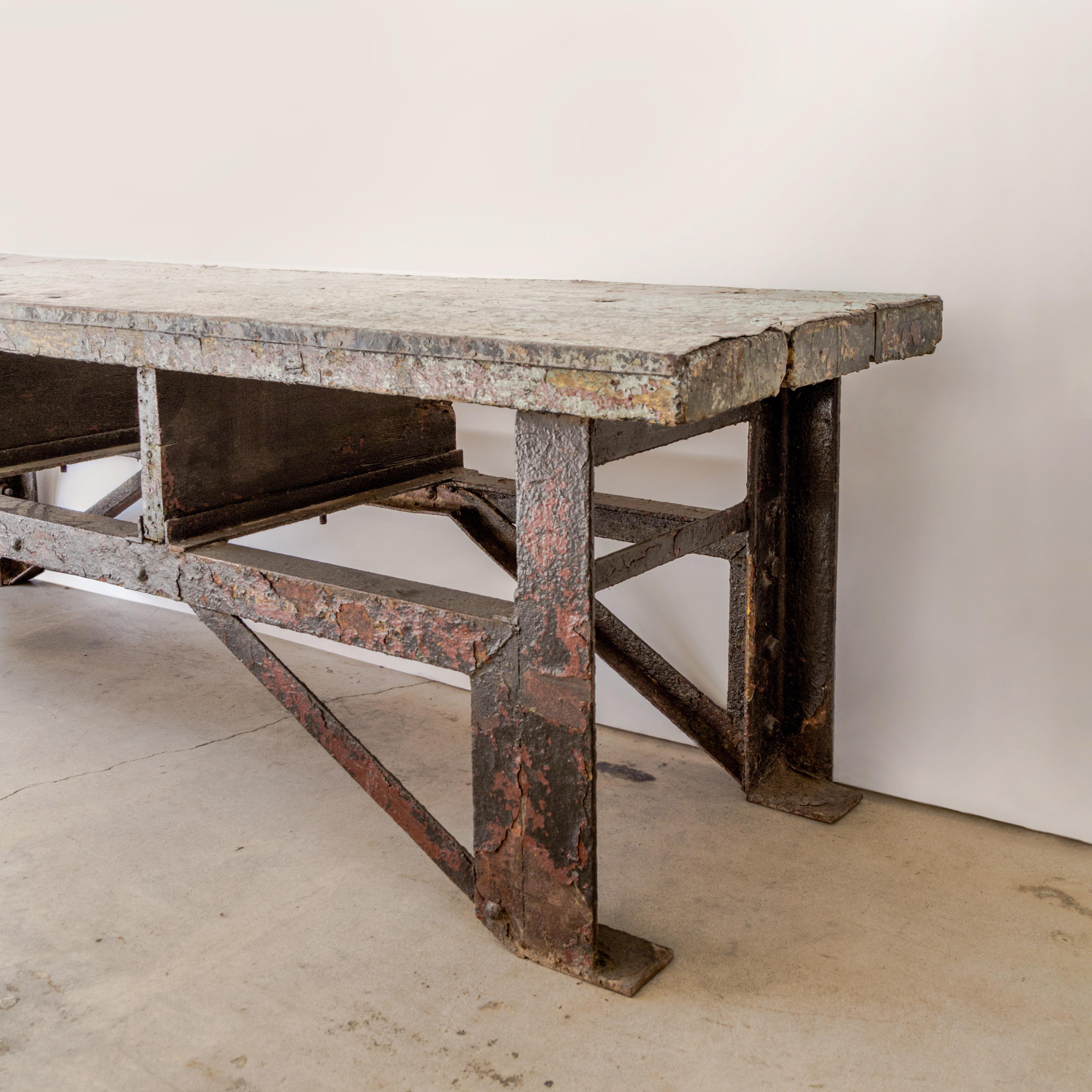 Table industrielle en bois et acier recouvert de metal&wood   Bon état - En vente à West Hollywood, CA