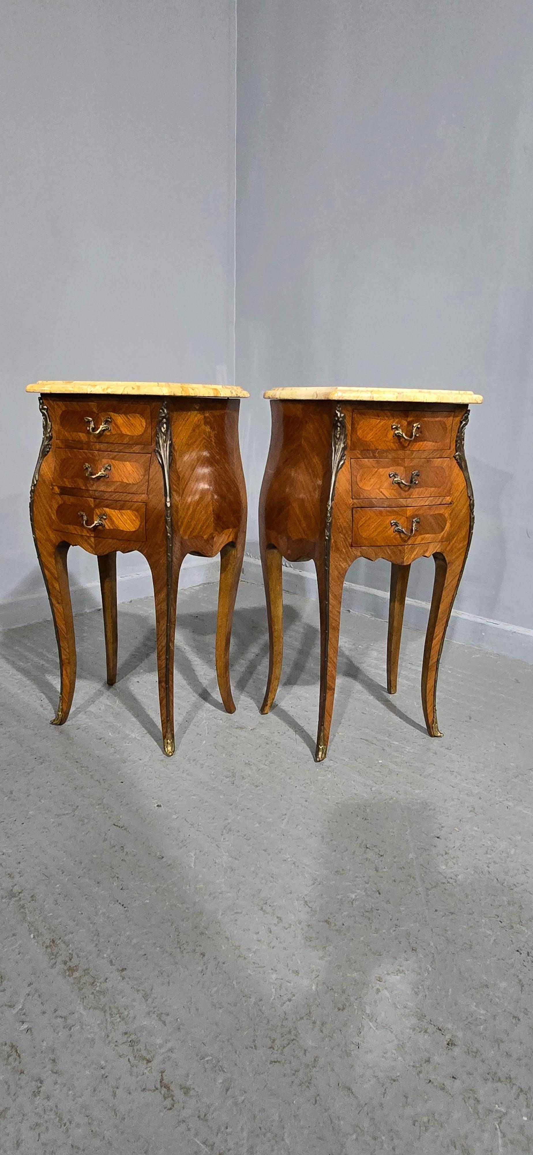 Super Pair Beside Lamp Chests of Drawers en vente 3