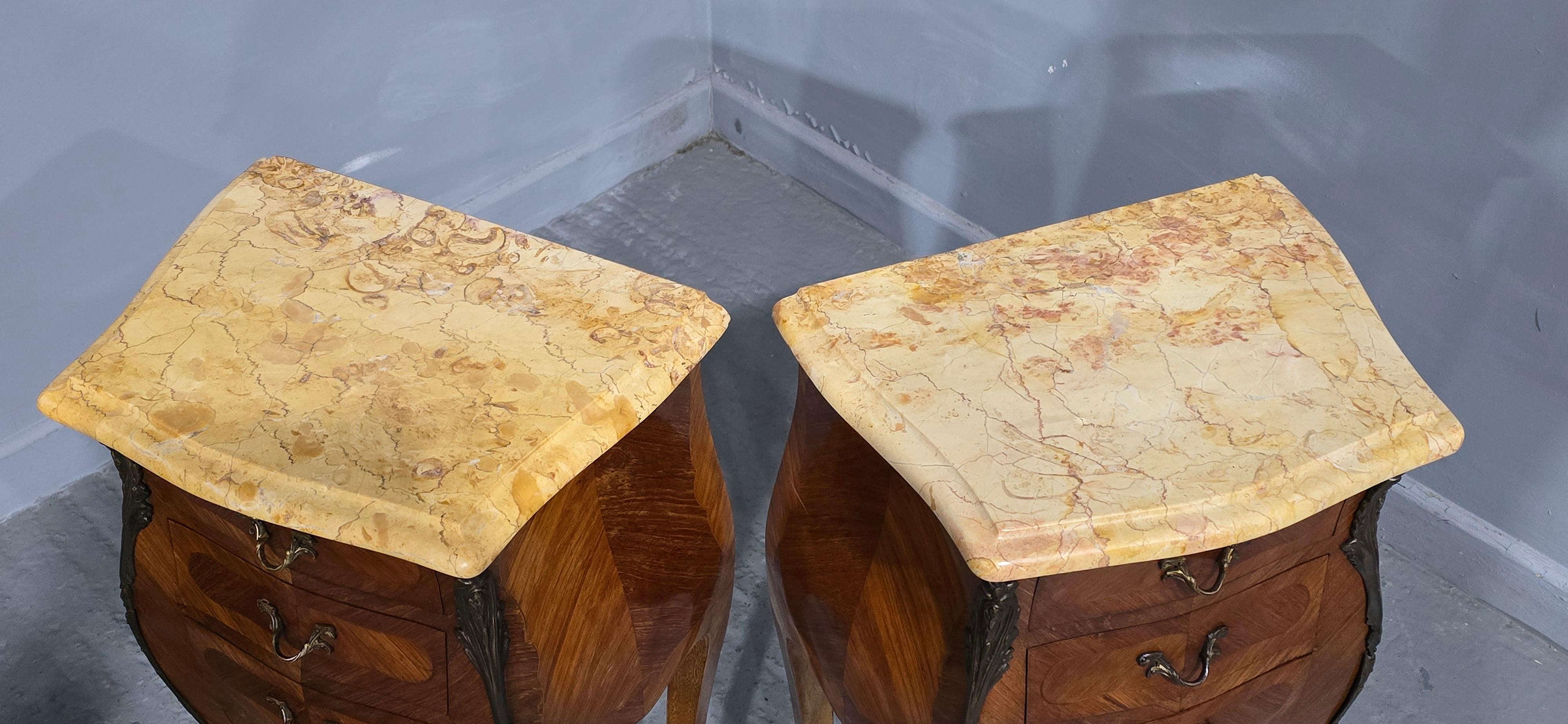 Super Pair Beside Lamp Chests of Drawers en vente 4