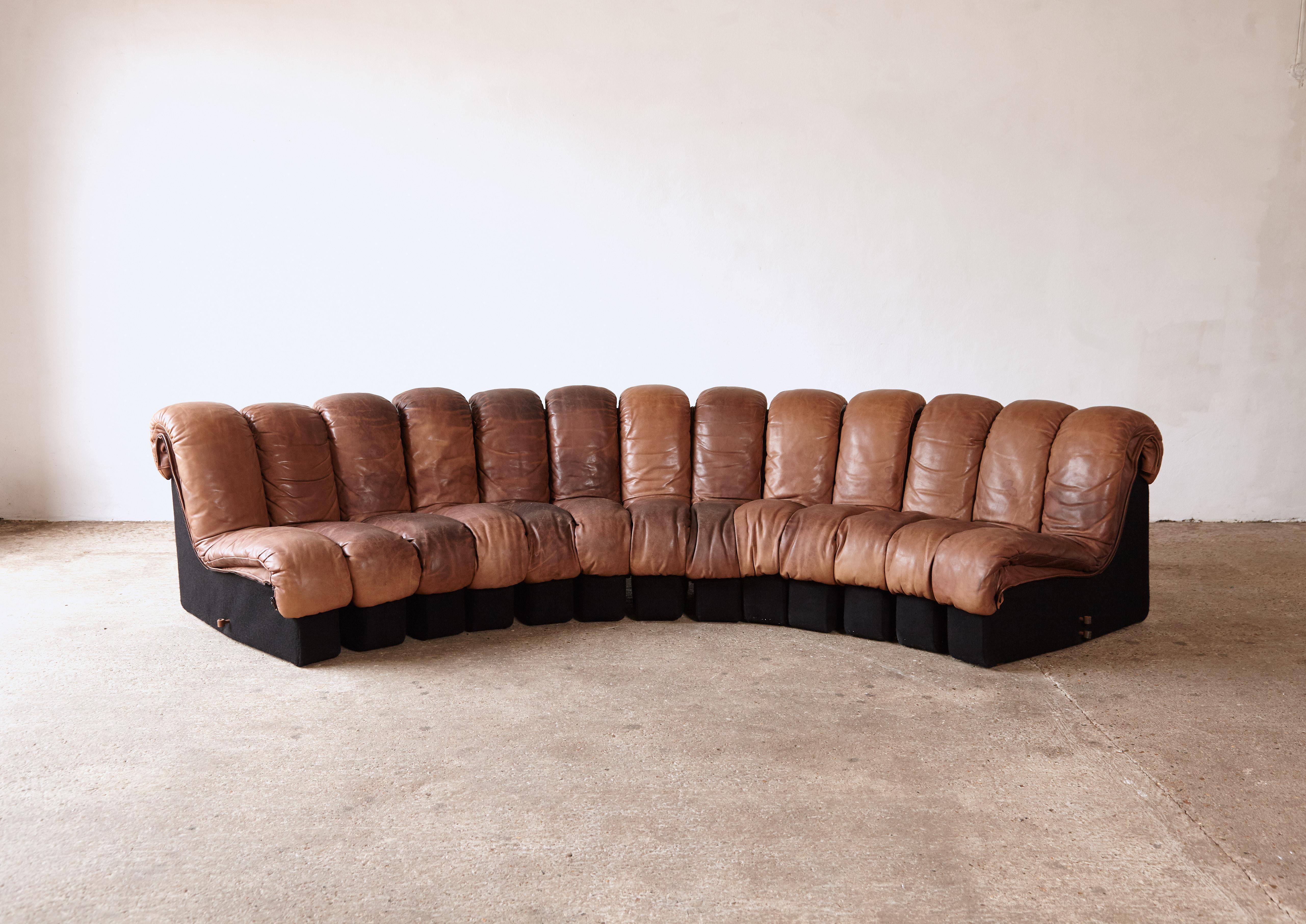 Super patinated De Sede DS-600 modular sectional non stop sofa by Heinz Ulrich, Ueli Berger and Elenora Peduzzi-Riva, 1970s, Switzerland. Original brown leather seating with felt bases. 13 elements which zip together and apart - we have additional