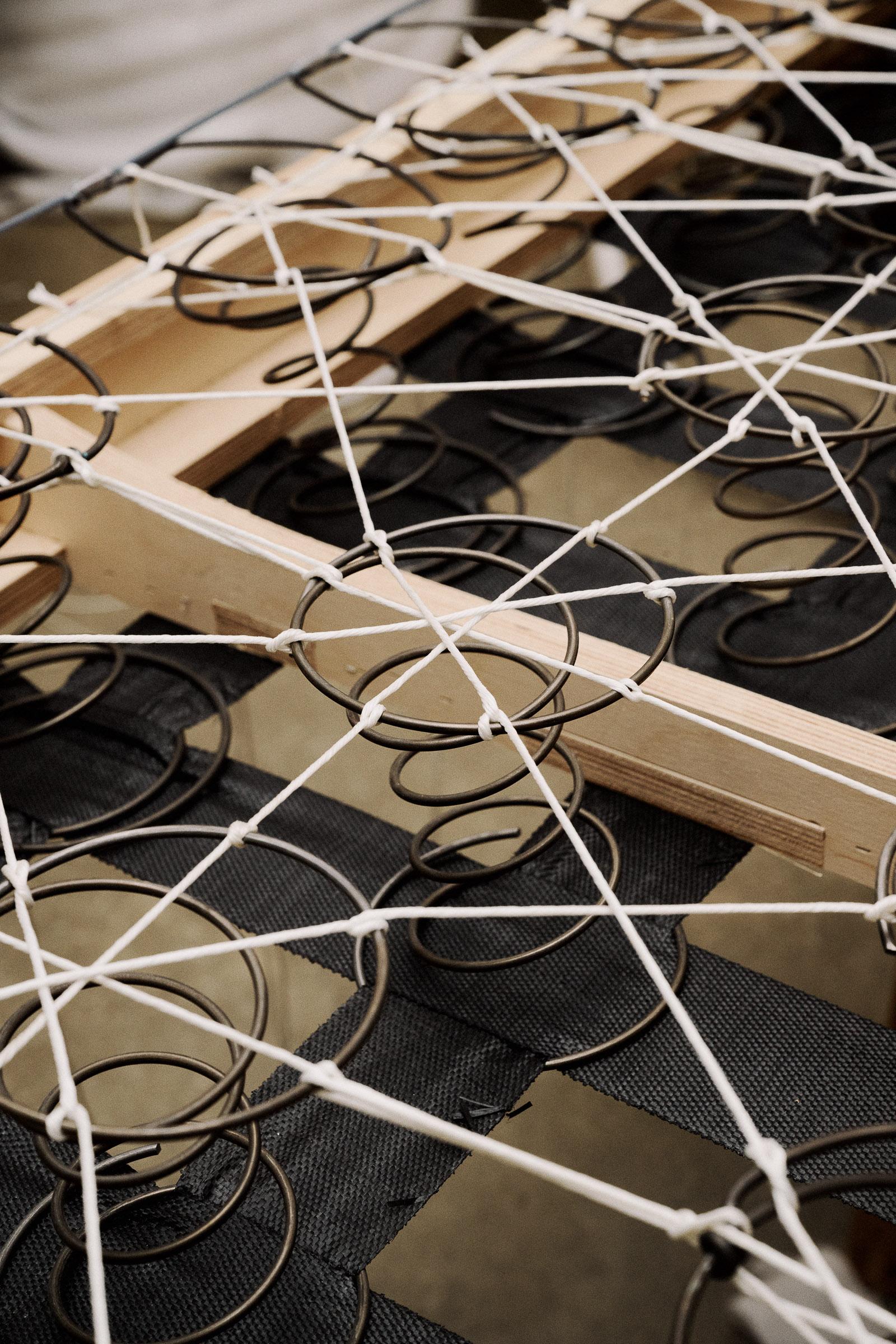 Sofá moderno orgánico superplush en Maharam Beck en venta 3
