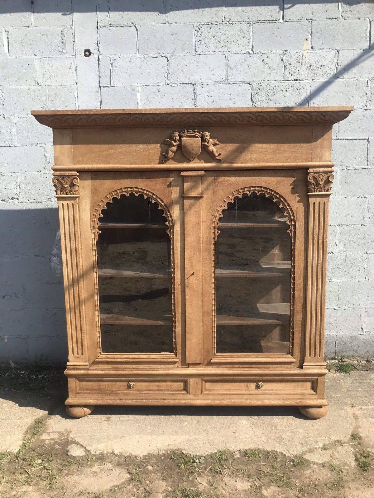 Here we have a stunning Dutch display cupboard. Made from oak, it’s showing lovely patina and age. Bought in gent and removed from a castle, which was open to the public. This has housed many artefacts that were on display.

Dates back to