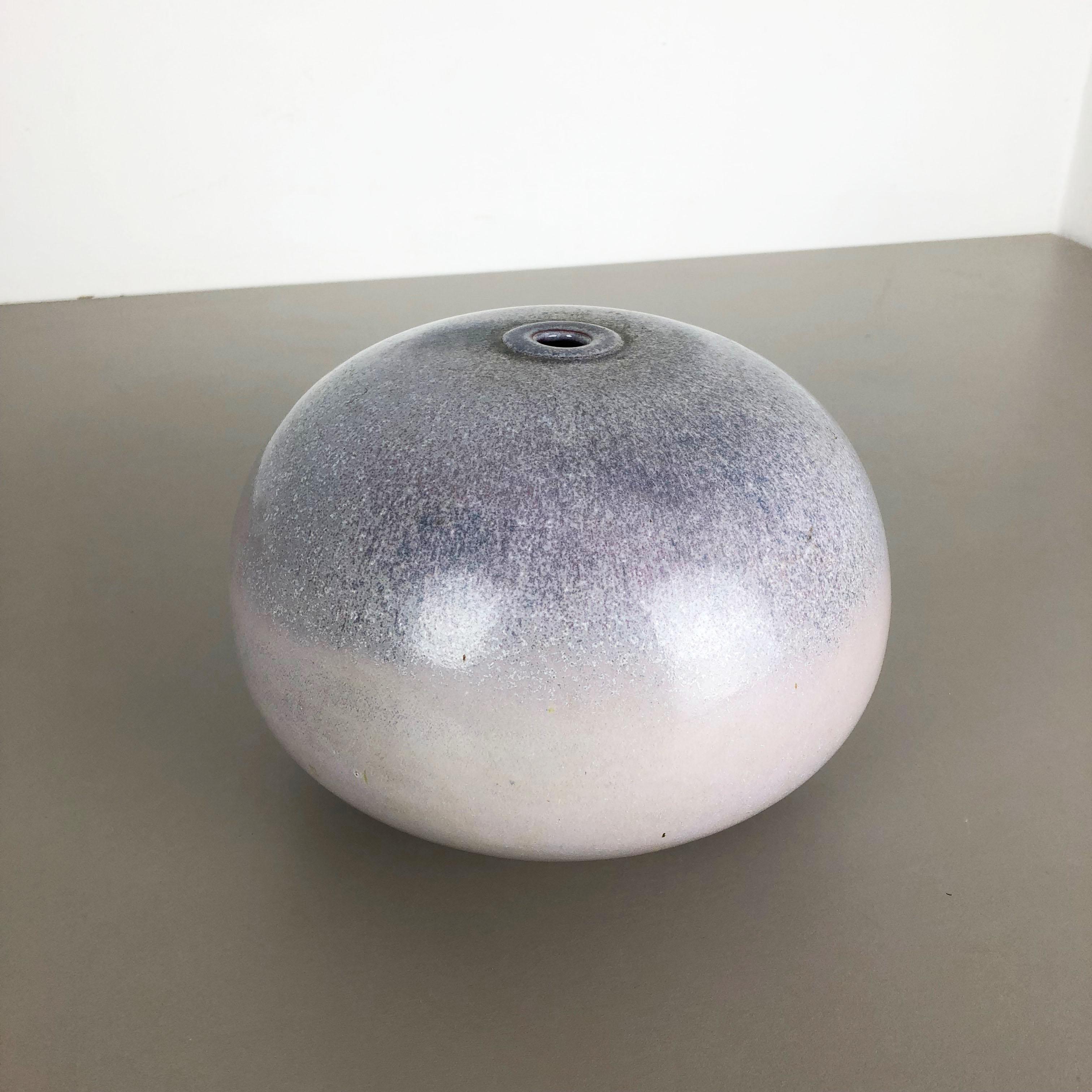 Article:

Studio ceramic vase object


Producer and designer:

Wolfgang Meer, Bremen in Germany



Decade:

1980




This original vintage Studio Pottery vase was designed by Wolfgang Meer and produced in her own Studio in the