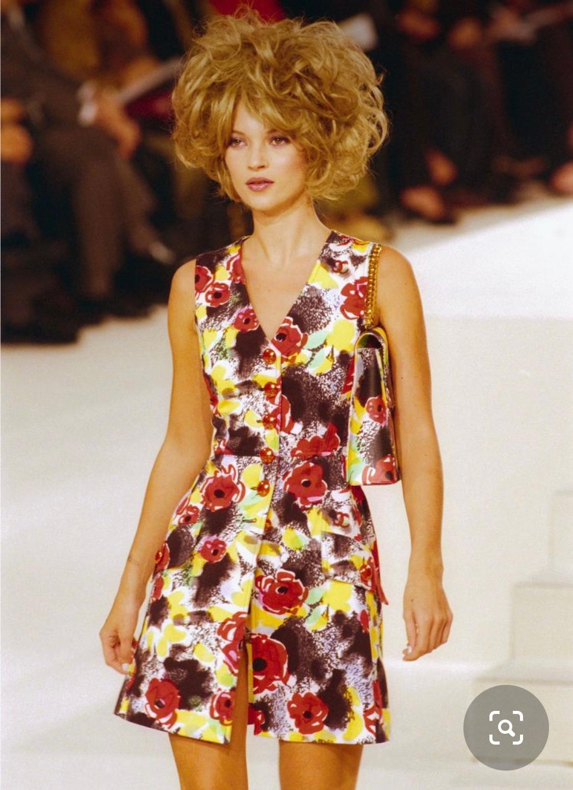 Super Seltene 1997 Chanel Grün/Rot/Weiß Overall Canvas Handtasche mit Blumendruck  im Angebot 7