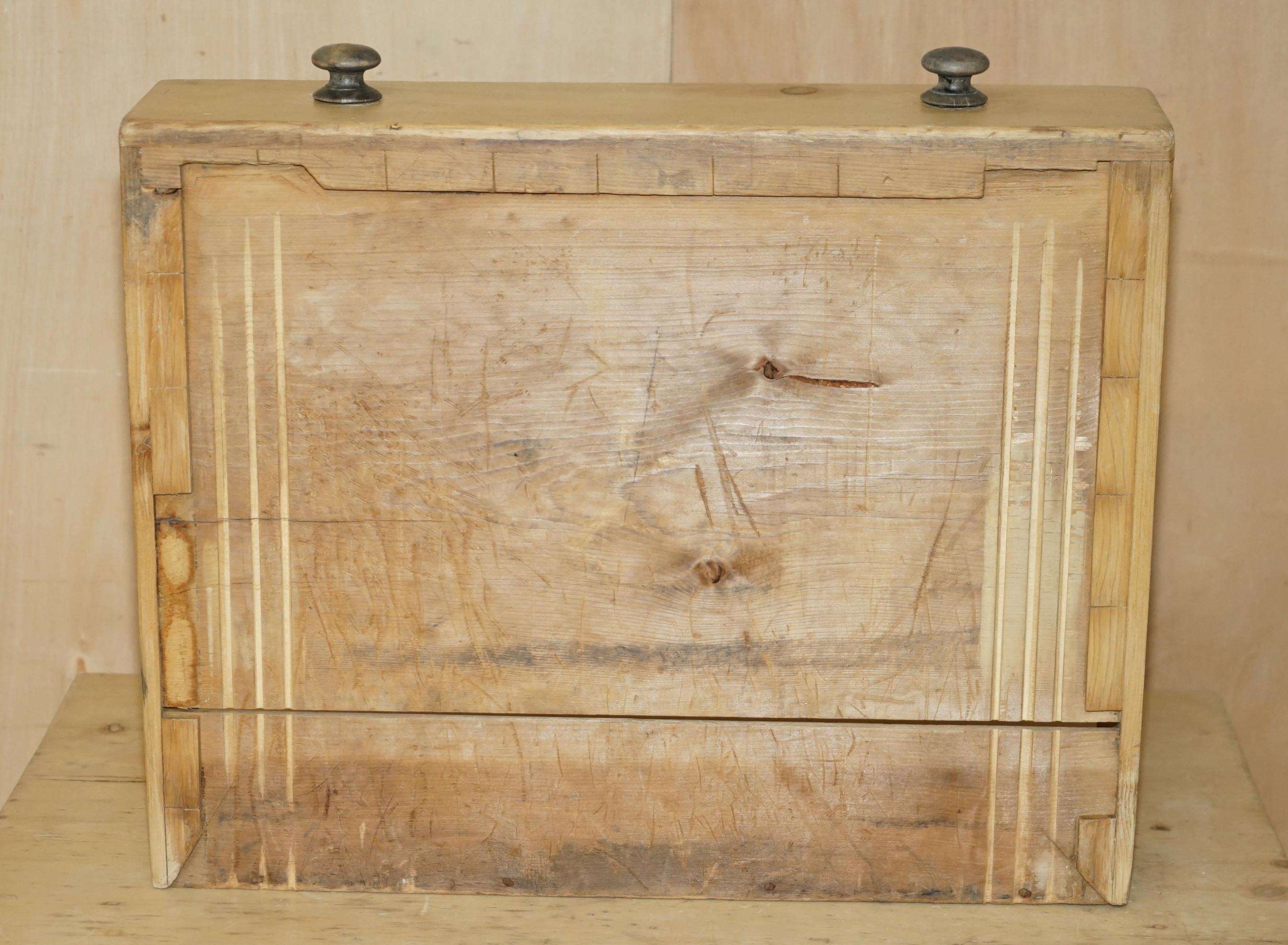 SUPER RARE ANTIQUE GEORGIAN CIRCA 1800 PINE HOUSEKEEPERS DRAWERS SiDEBOARD For Sale 8