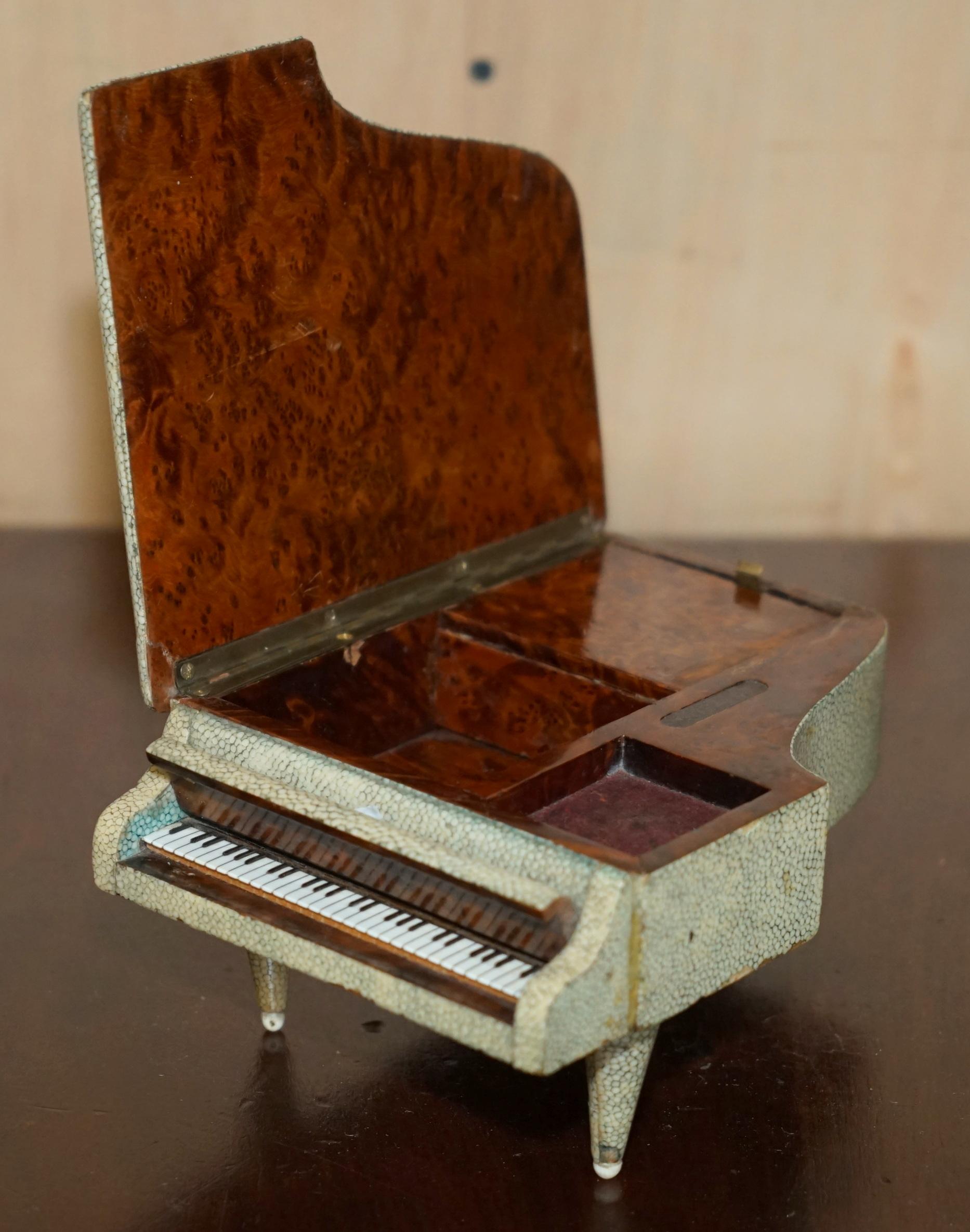 SUPER RARE ANTIQUE SHAGREEN (SHARK SKIN) BURR WALNUT MUSICAL JEWELLERY PIANO BOx For Sale 5