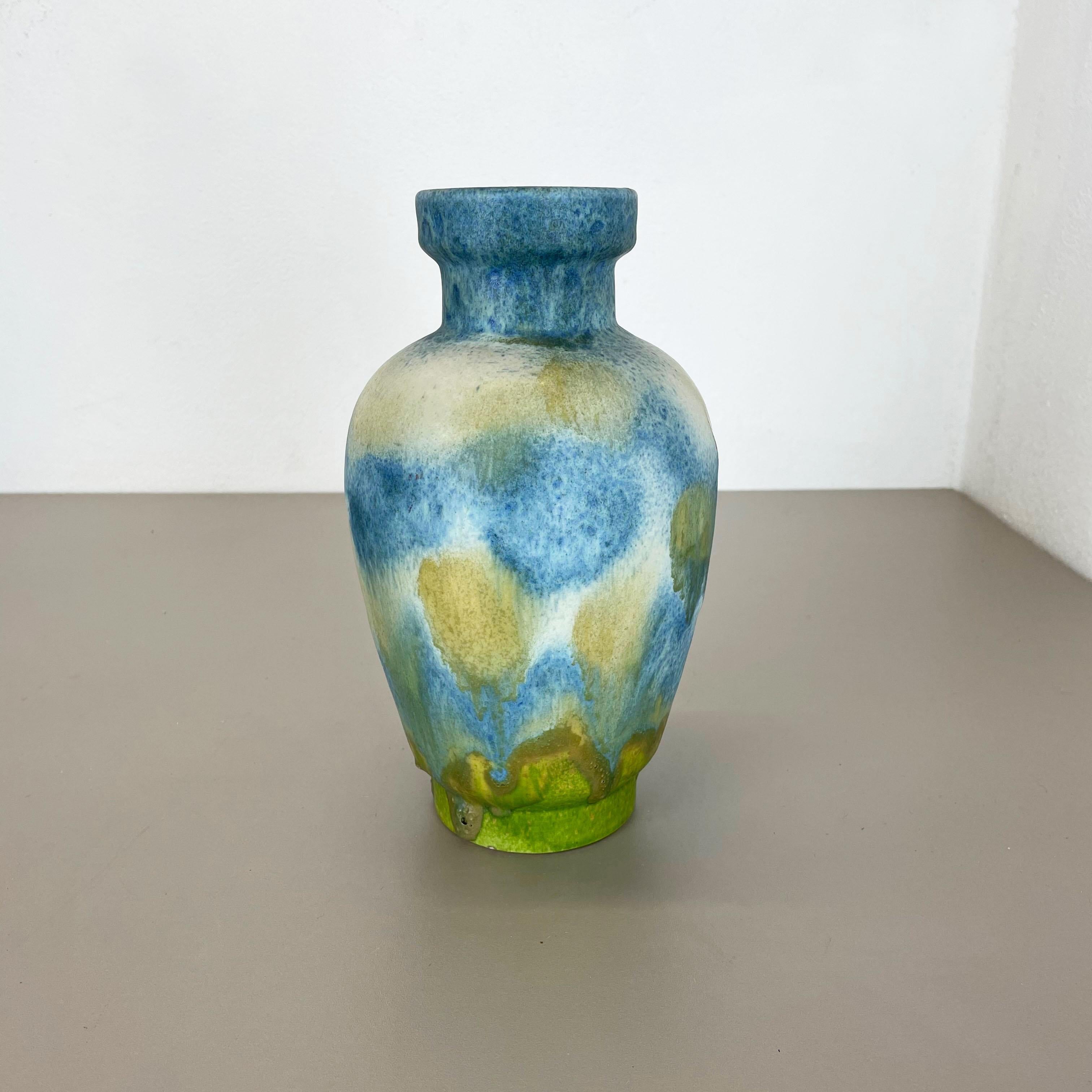 Article:

Pottery ceramic vase 


Producer:

Dümmler and Breiden, Germany


Decade:

1970s





Original vintage 1970s pottery ceramic vase made in Germany. High quality German production with a nice abstract coloration. The vase was designed and