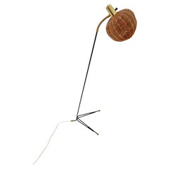 Super rare lampadaire avec abat-jour en rotin par Bröderna Malmström, Suède, années 1950